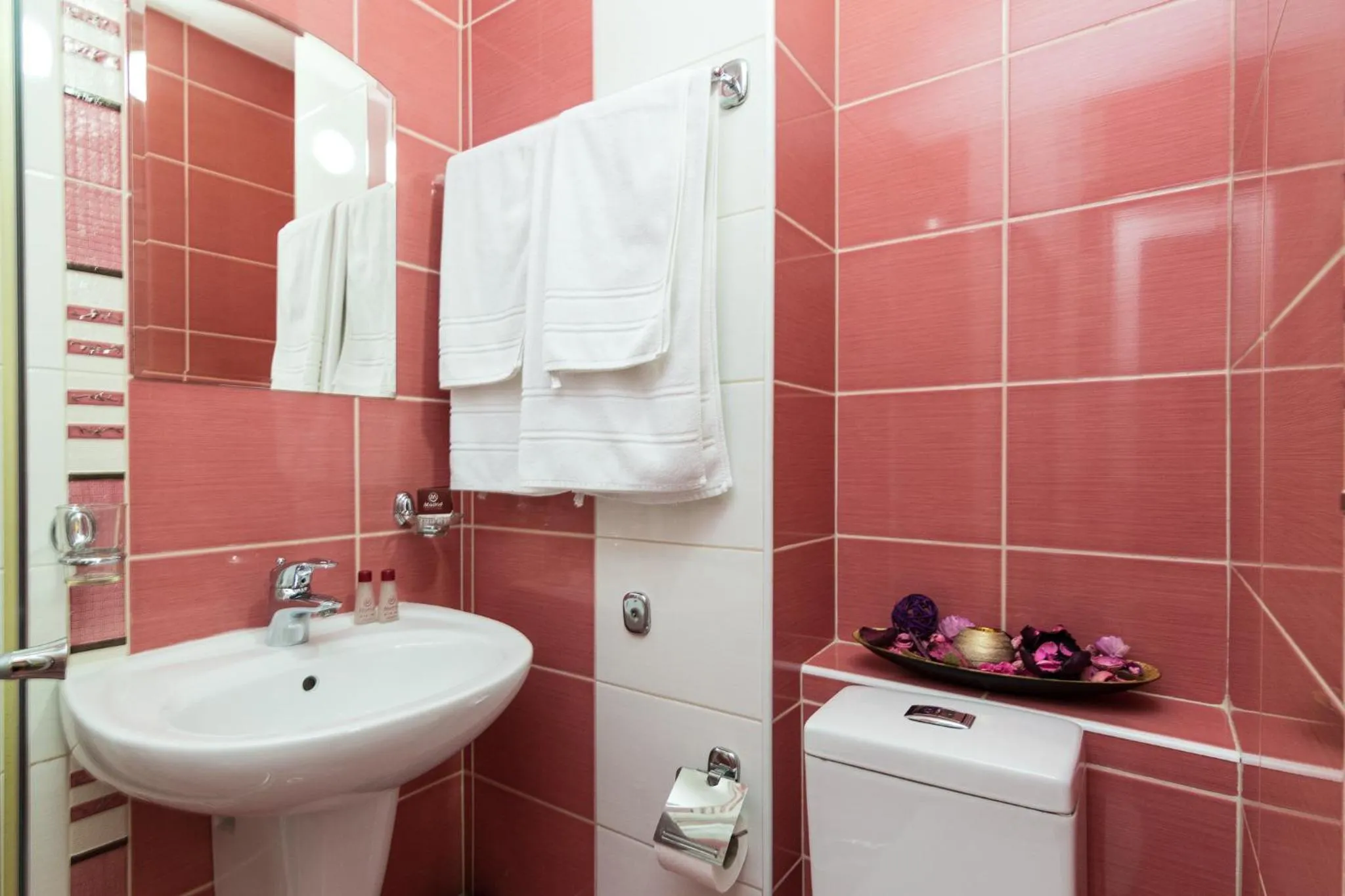 Bathroom in Family Hotel Madrid