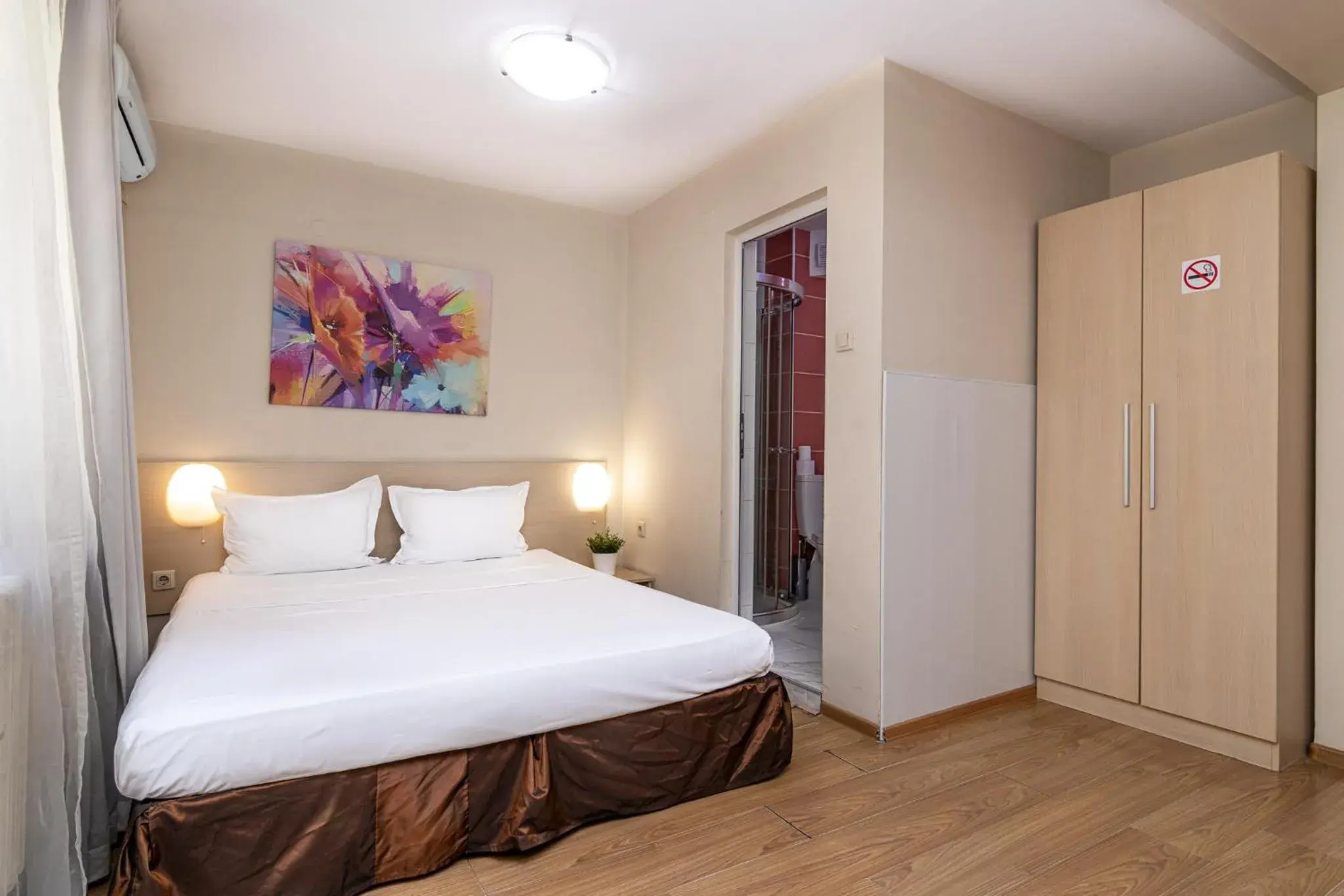 Double Room in Family Hotel Madrid Double Room in Family Hotel Madrid