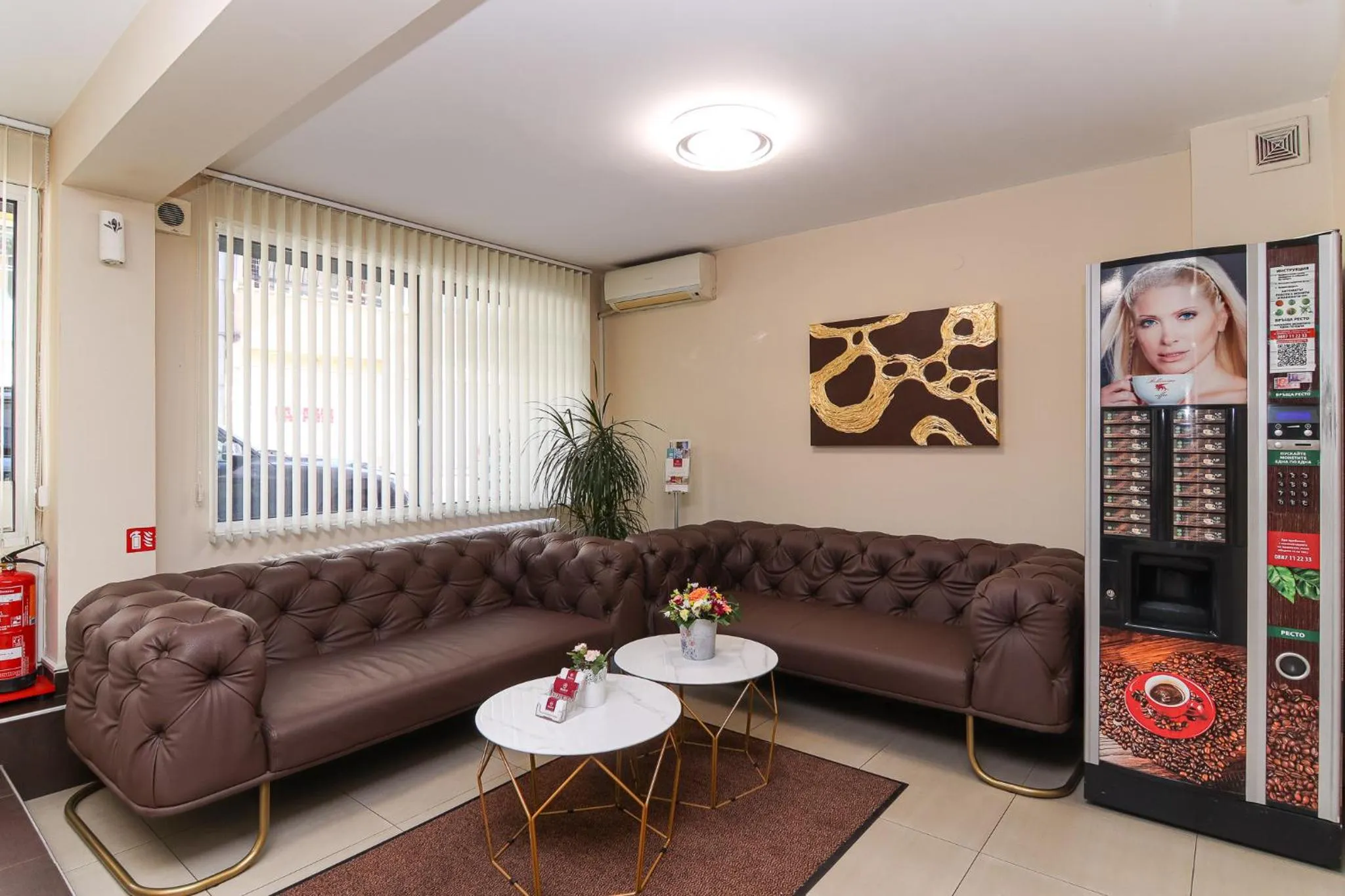 Communal lounge/ TV room in Family Hotel Madrid