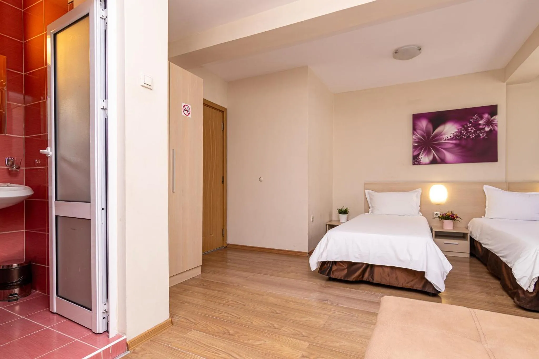 Photo of the whole room, Bed in Family Hotel Madrid