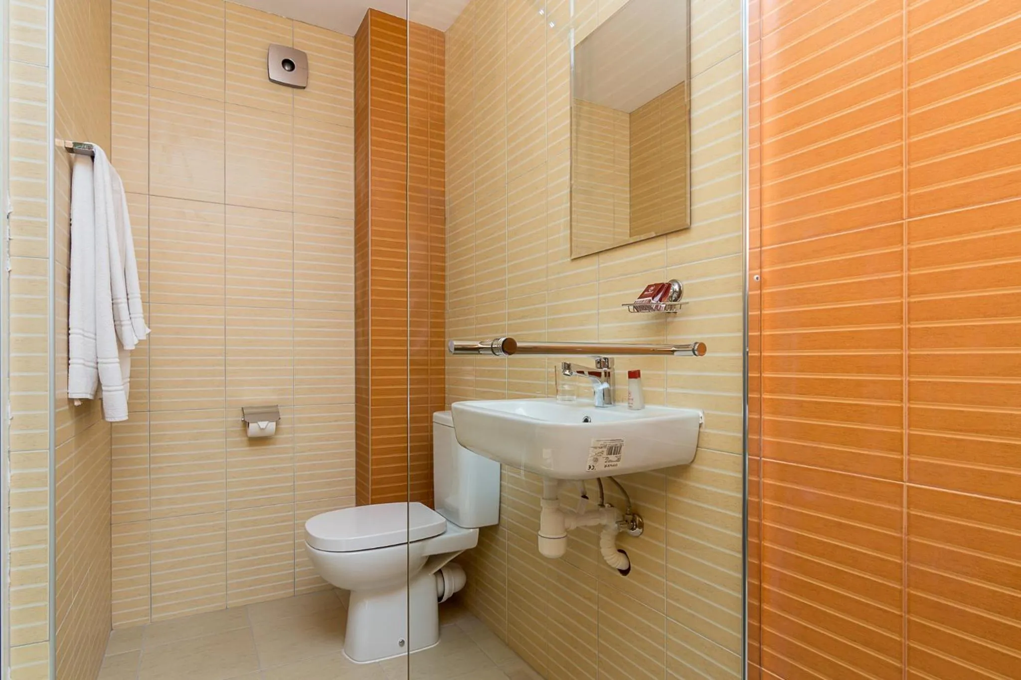 Bathroom in Family Hotel Madrid