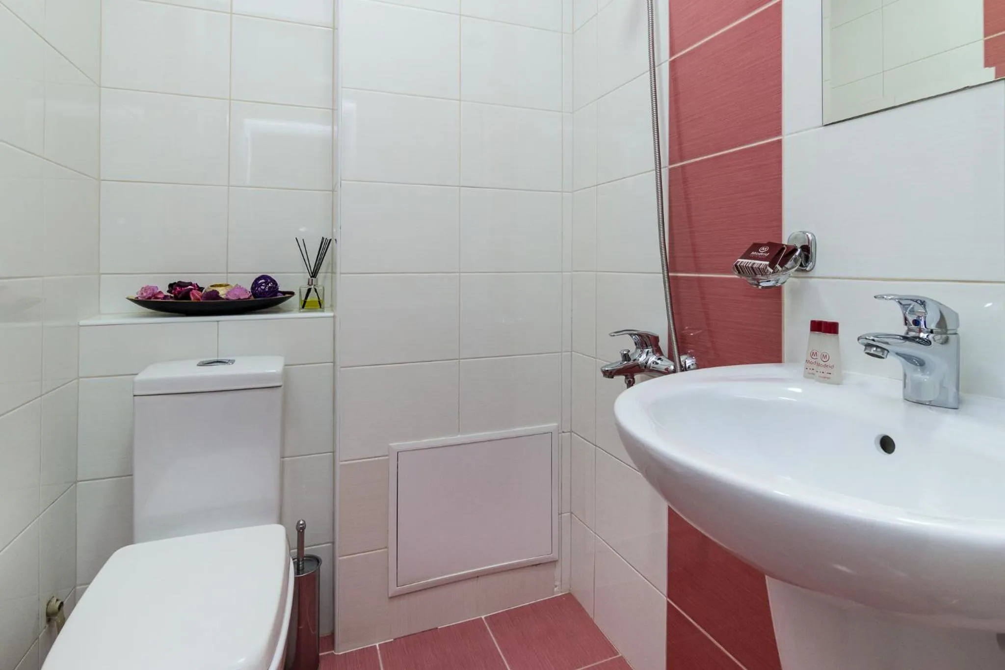 Bathroom in Family Hotel Madrid