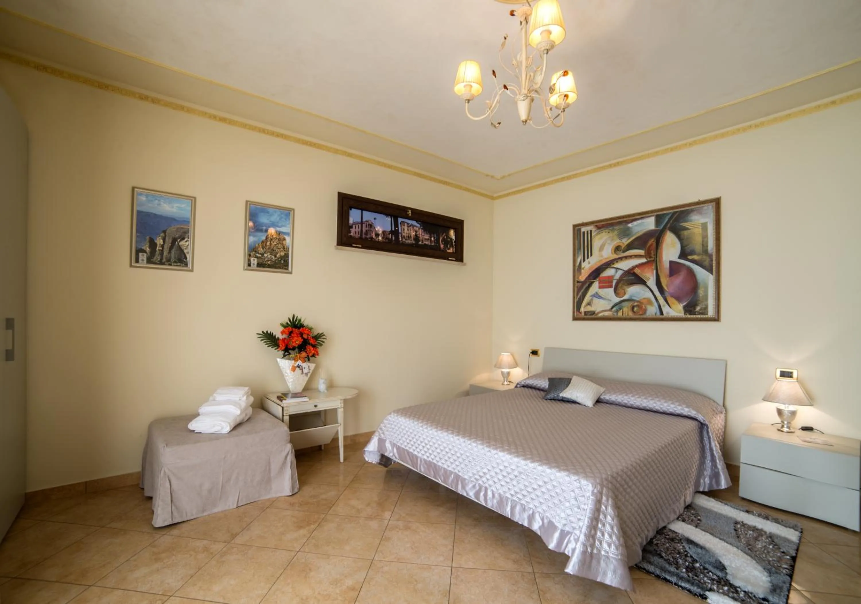 Photo of the whole room, Bed in Airport House B&B