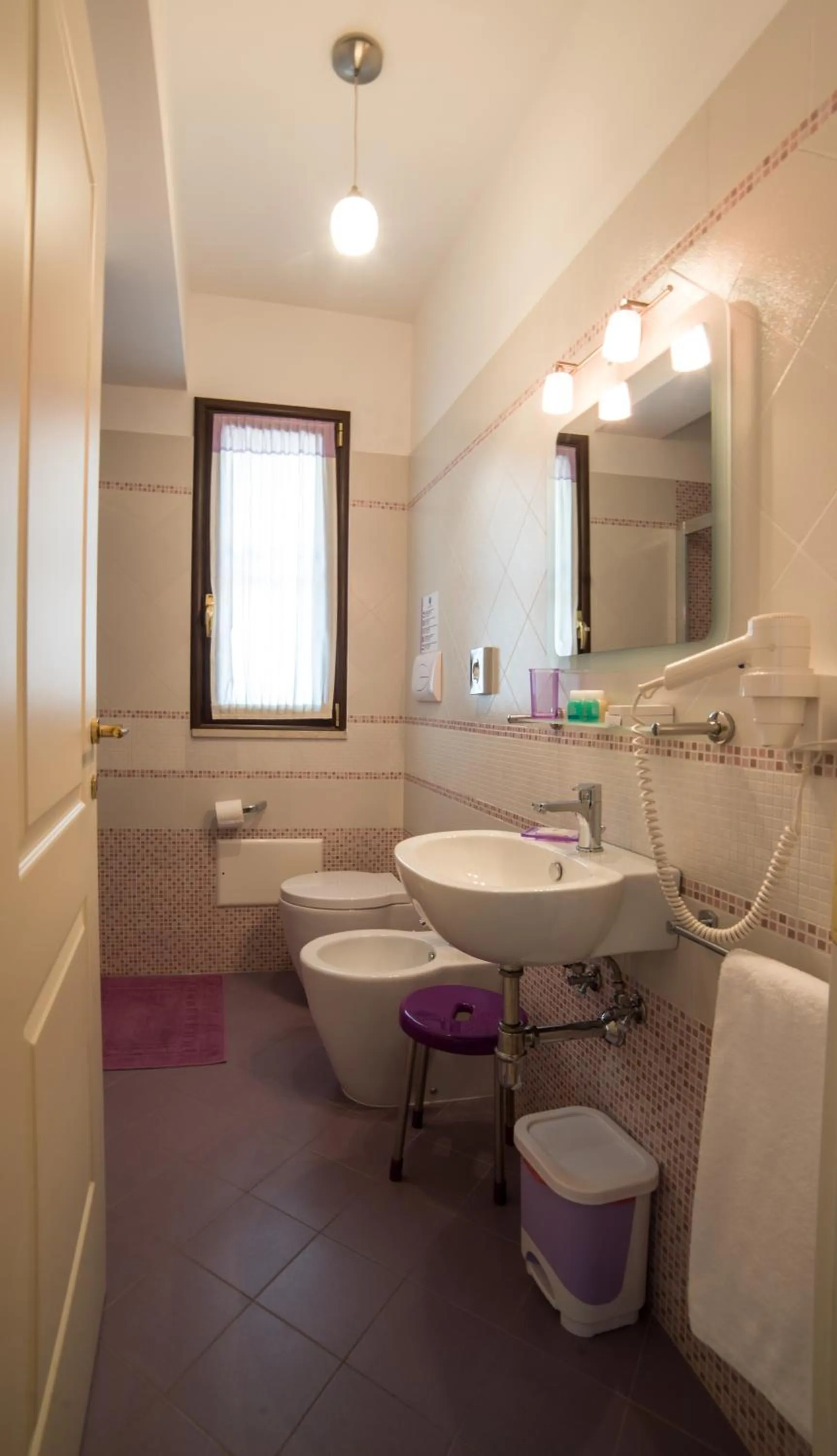 Bathroom in Airport House B&B