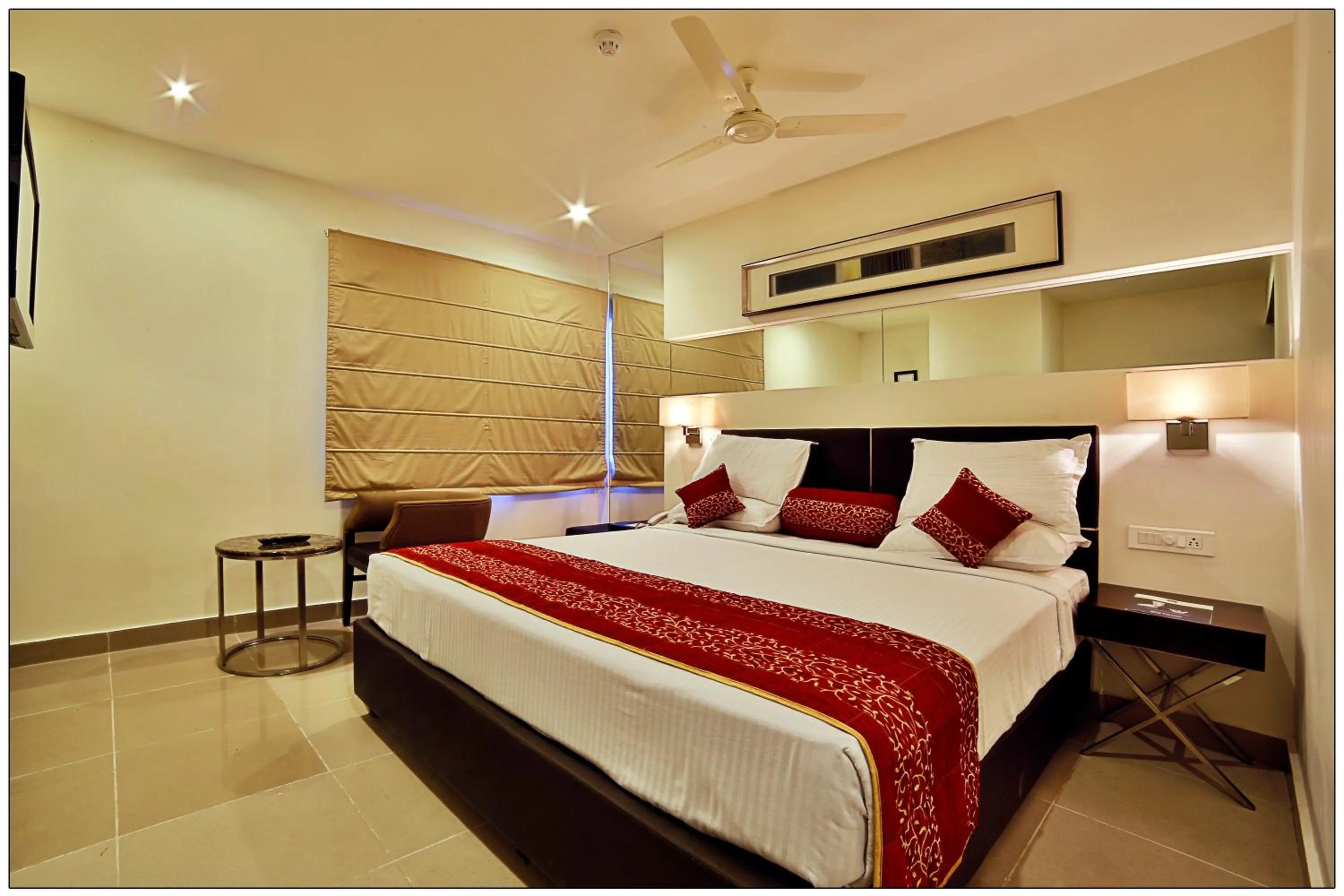 Photo of the whole room, Bed in SVN GRAND