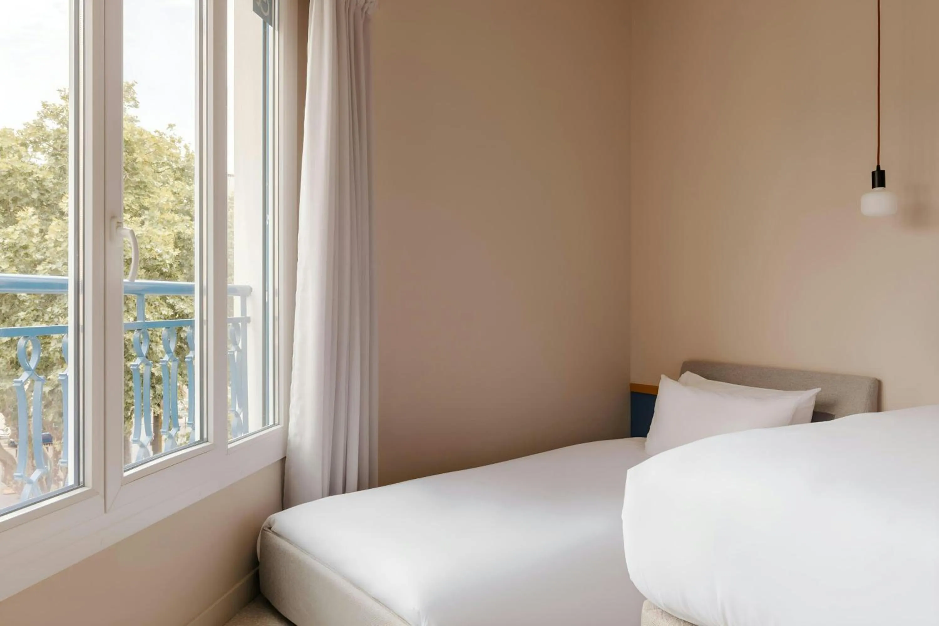 Bedroom, Bed in Yelo Promenade Hotel, Sonder Hotel by Marriott Bonvoy