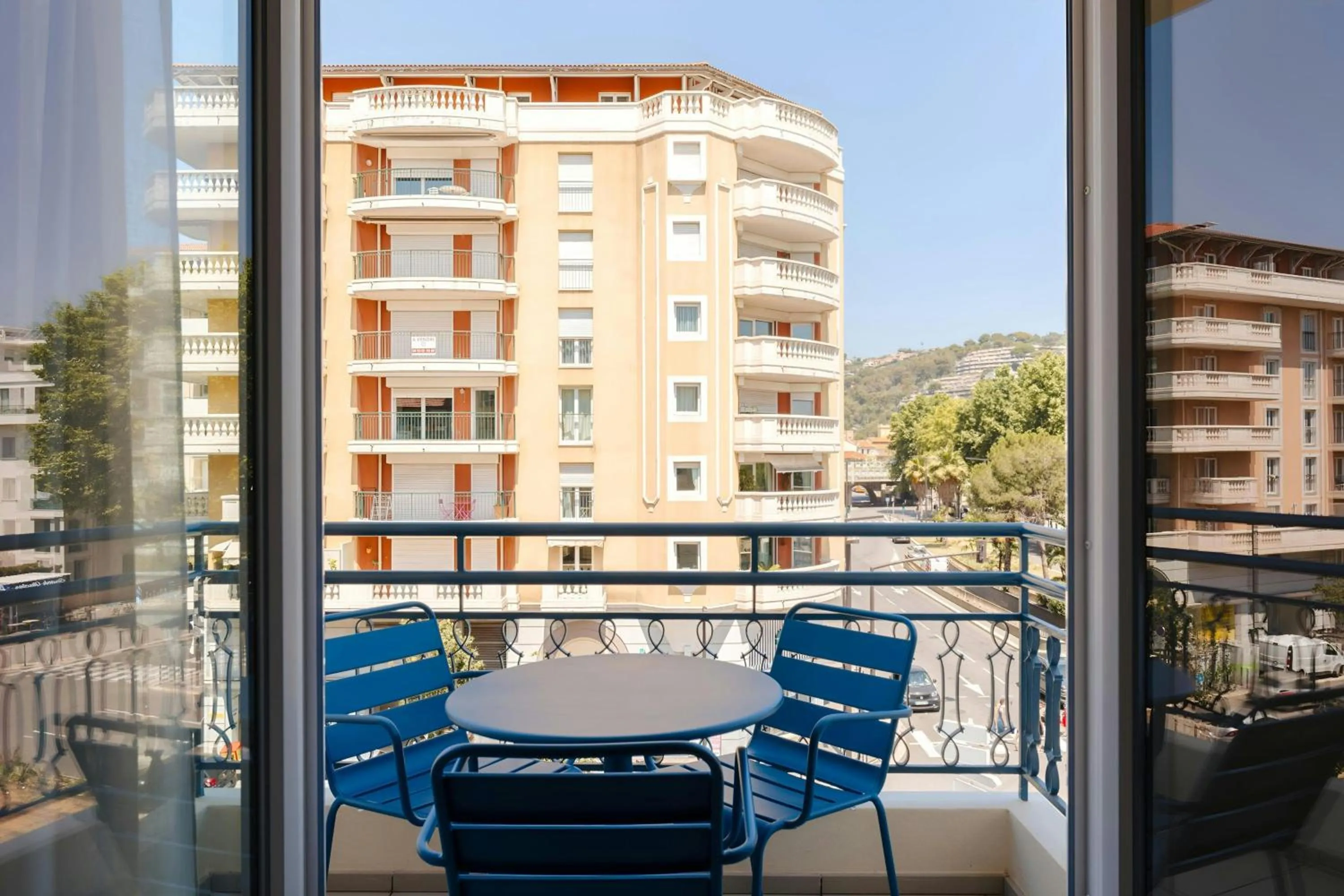 Photo of the whole room in Yelo Promenade Hotel, Sonder Hotel by Marriott Bonvoy