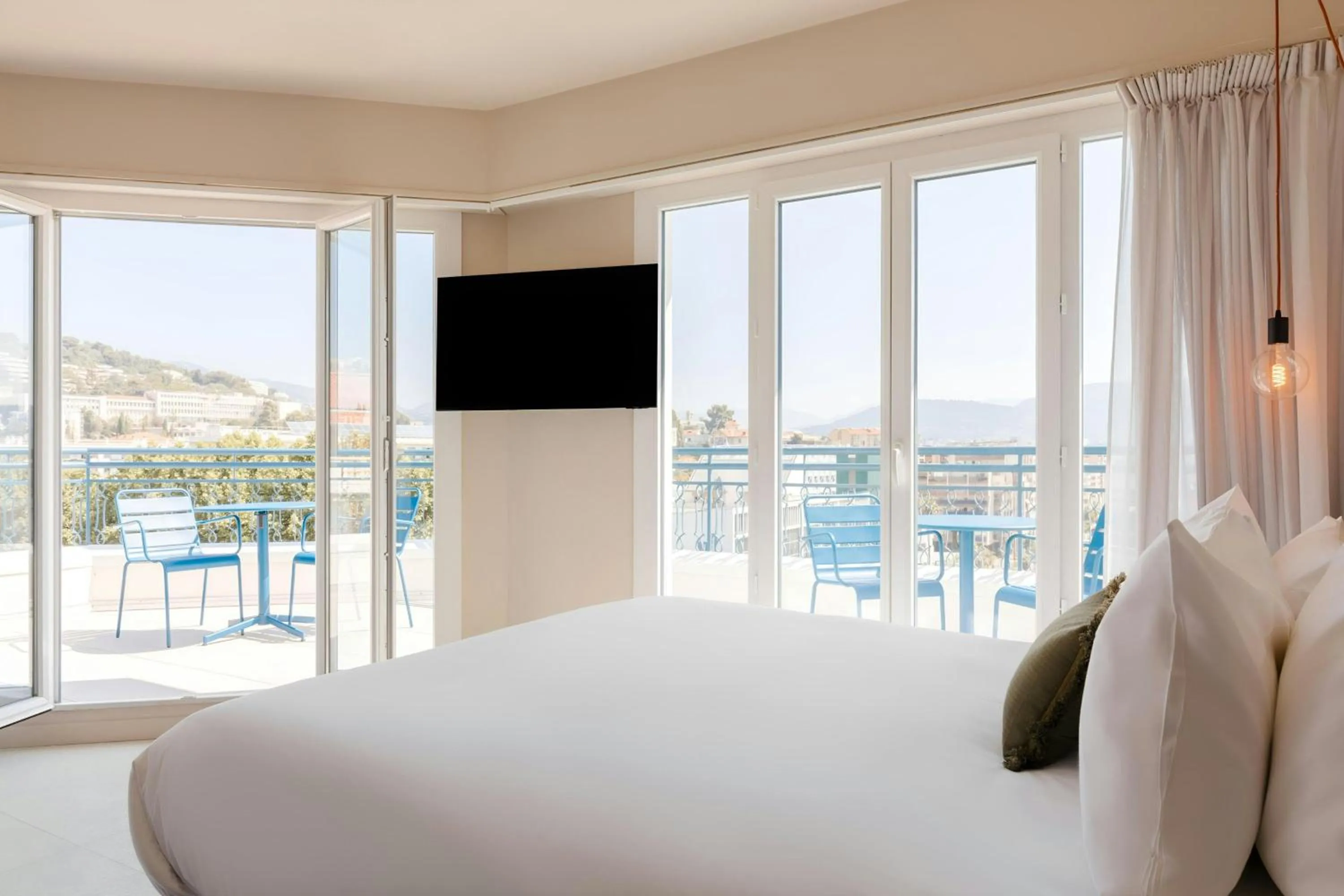Bedroom, Bed in Yelo Promenade Hotel, Sonder Hotel by Marriott Bonvoy