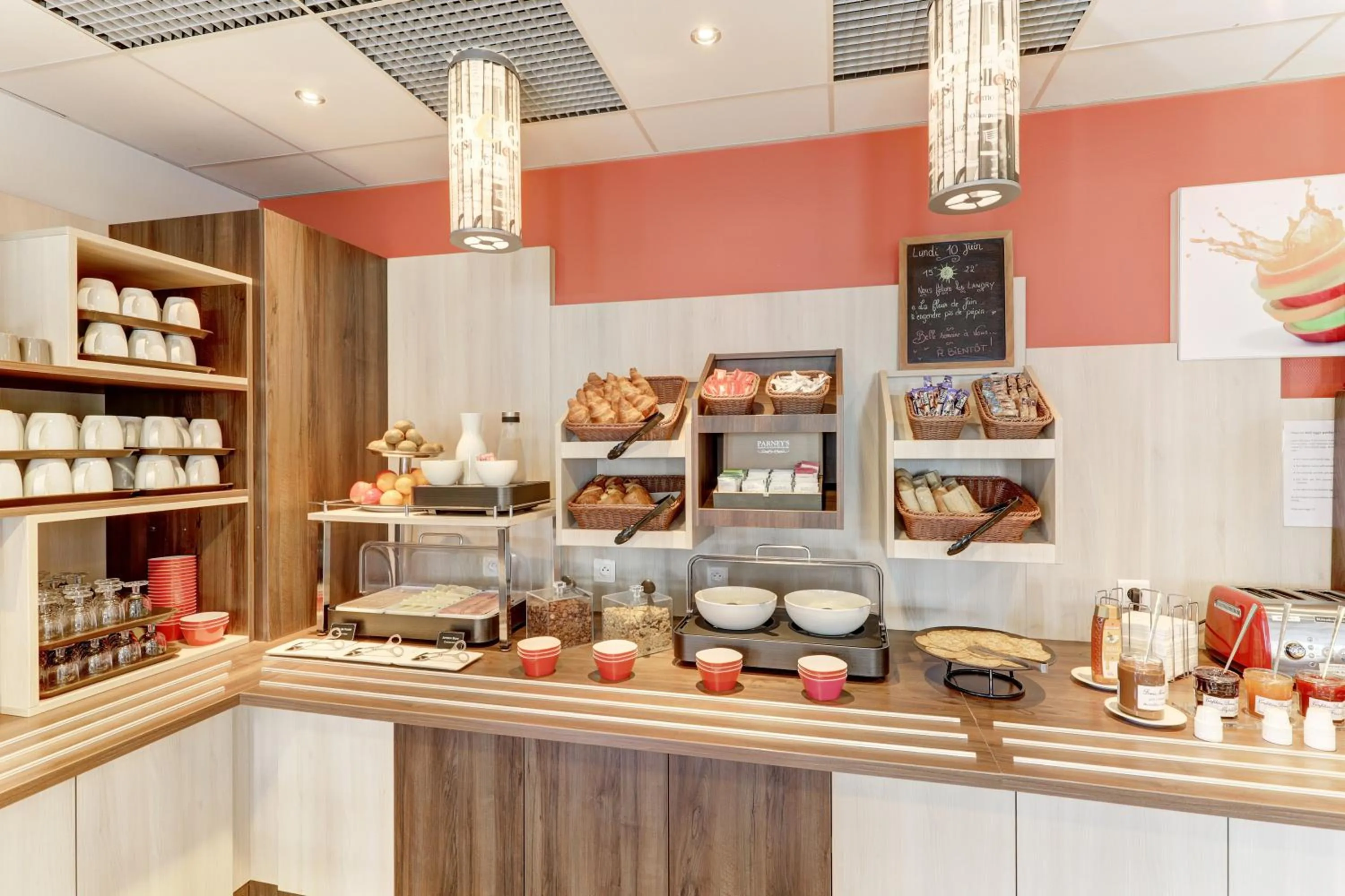 Breakfast in Ace Hotel Montluçon