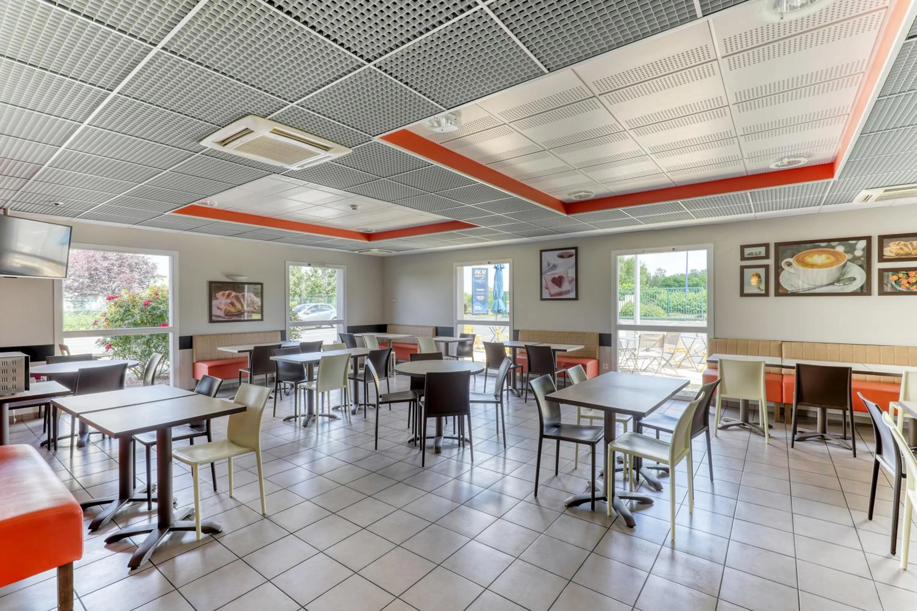 Breakfast in Ace Hotel Montluçon