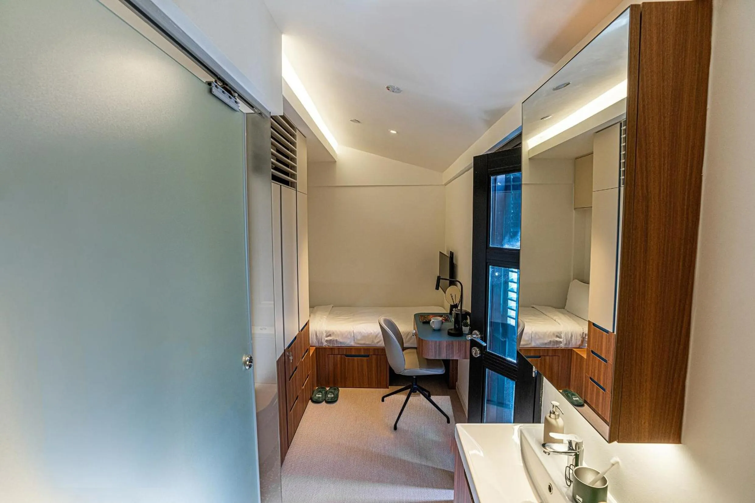 Photo of the whole room, Bed in Weave Suites - Midtown