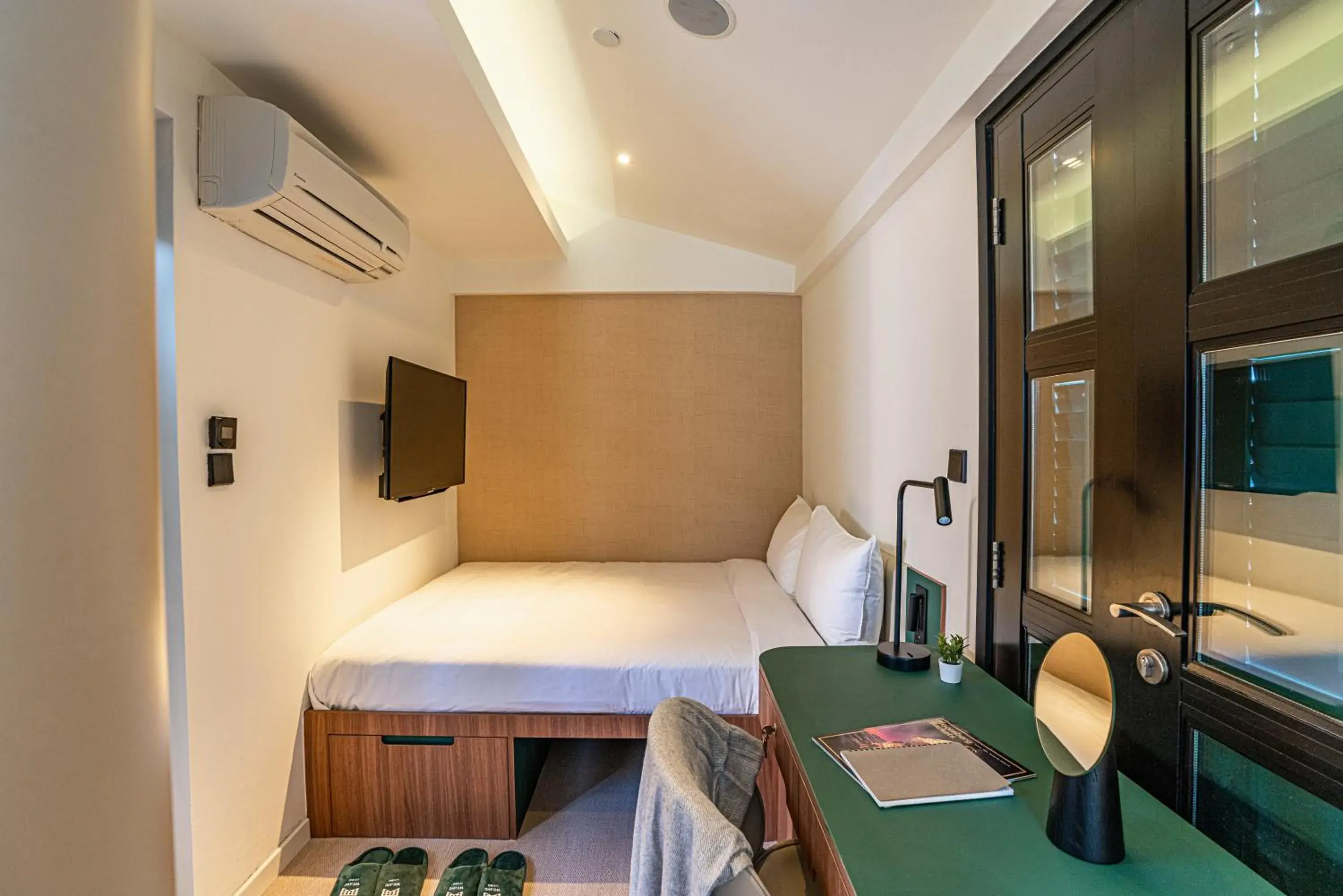 Bed in Weave Suites - Midtown Bed in Weave Suites - Midtown