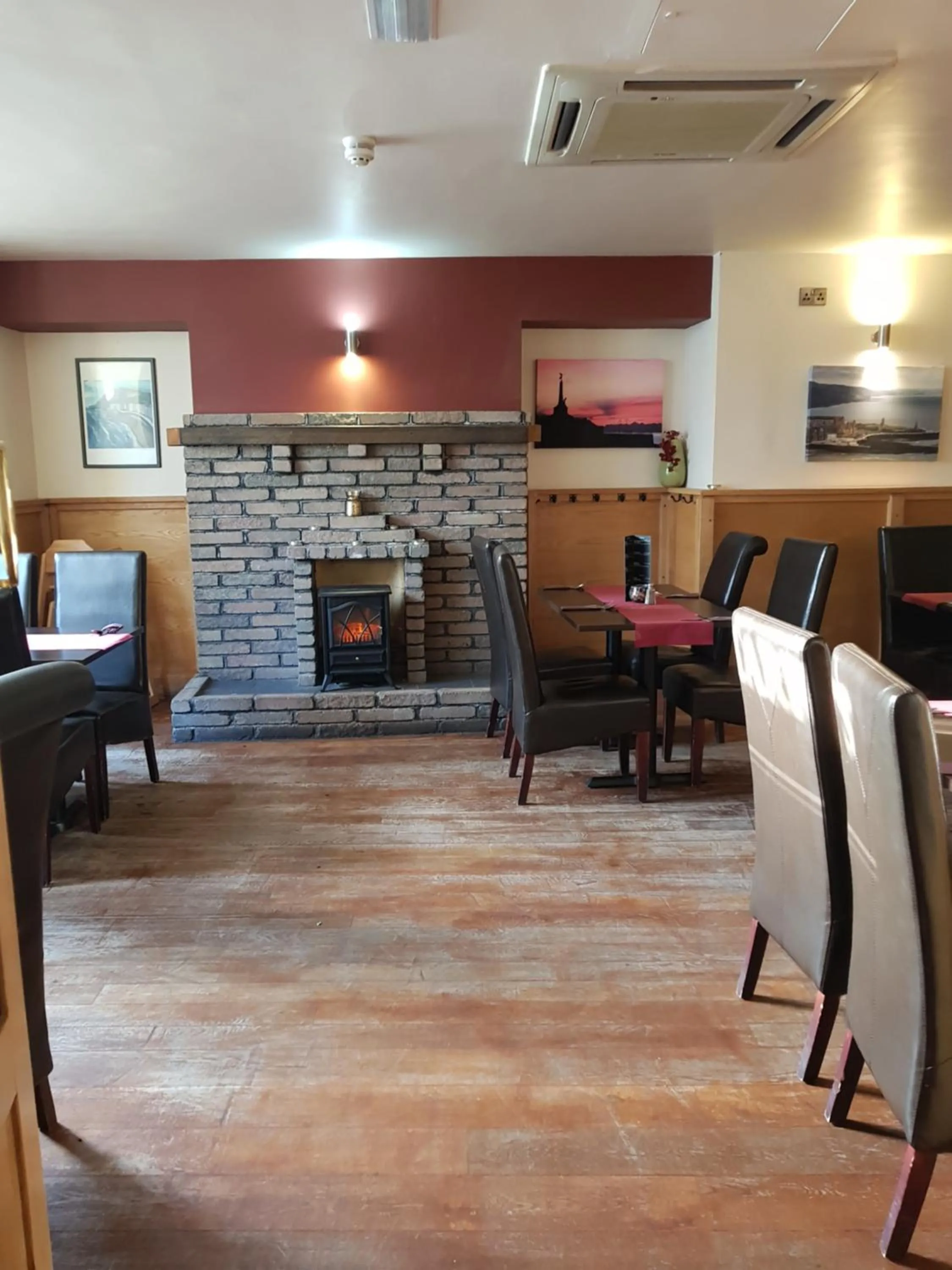 Dining area in Harry's Hotel & Restaurant