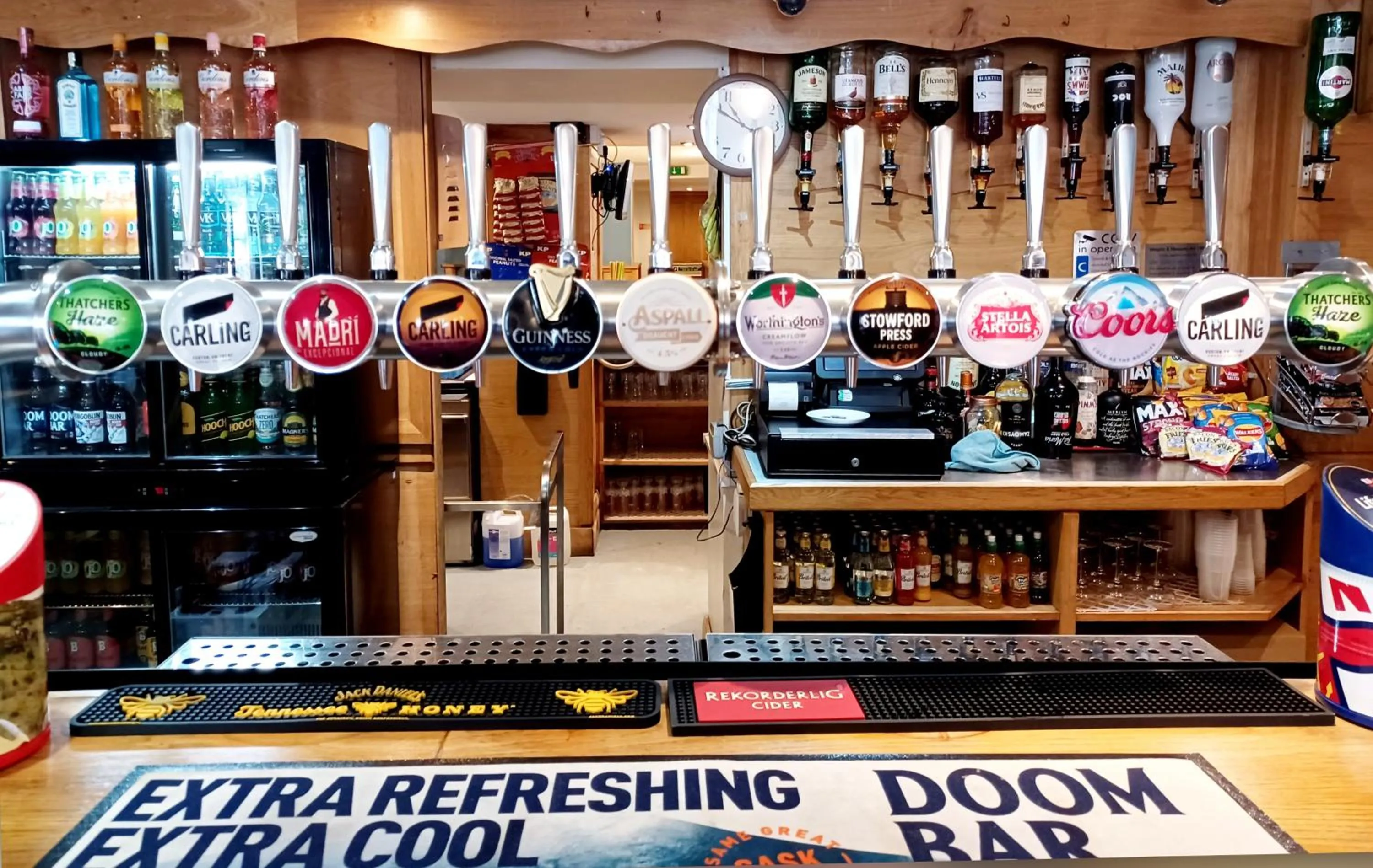 Lounge or bar in Harry's Hotel & Restaurant