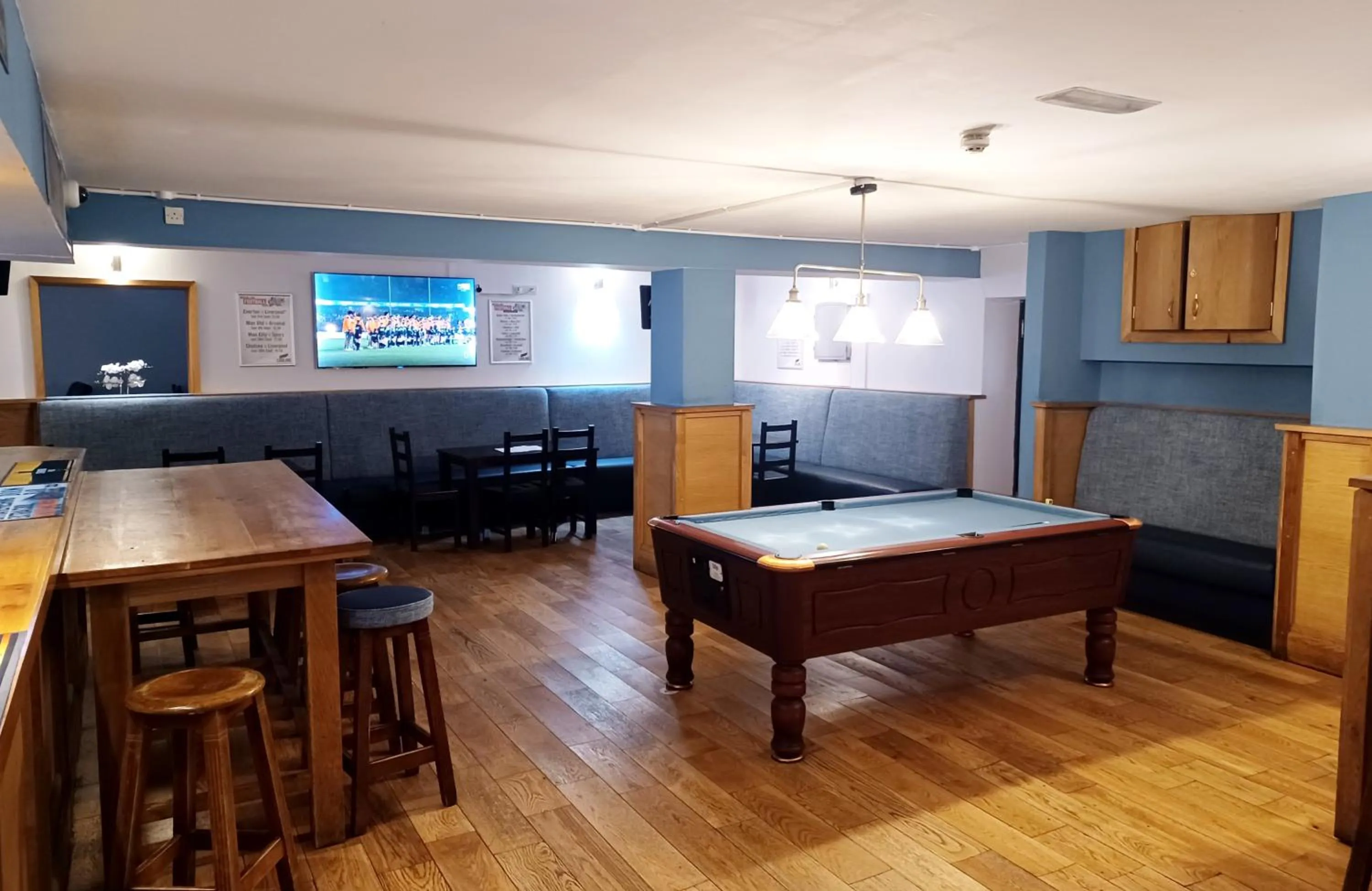 Lounge or bar in Harry's Hotel & Restaurant