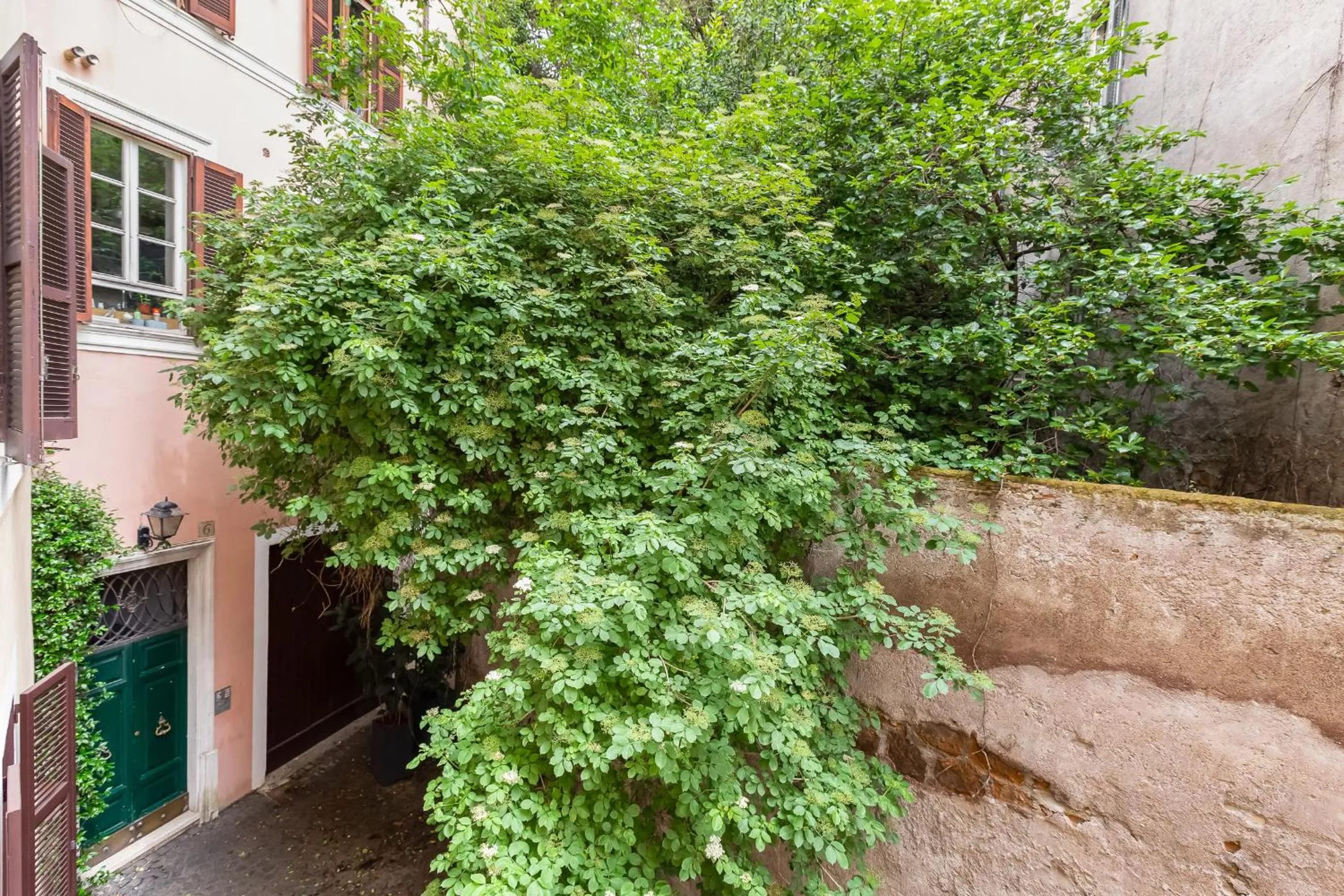 Garden view in Colosseo Exclusive House by Premium Suites Collection