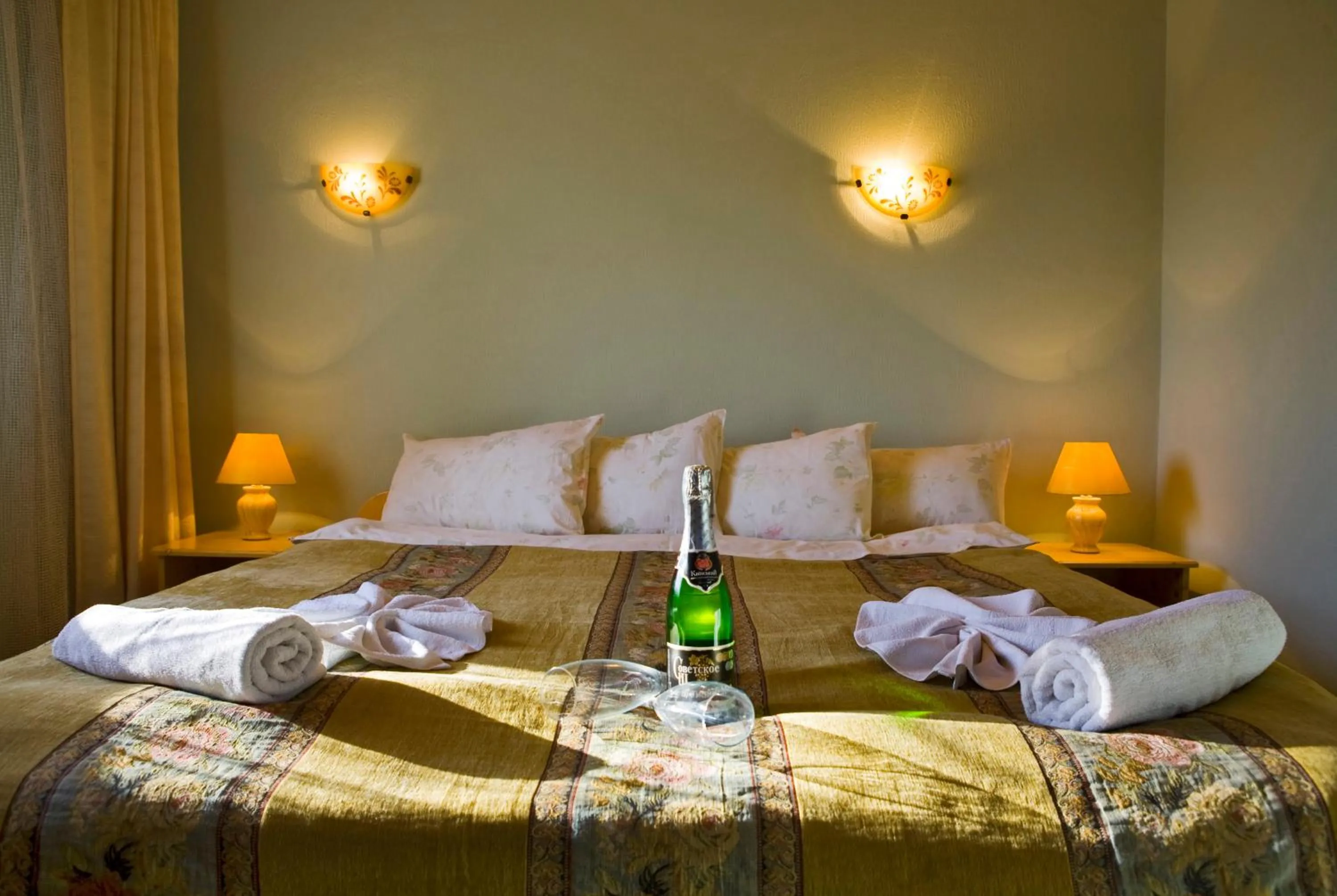 Bedroom, Bed in Oberig