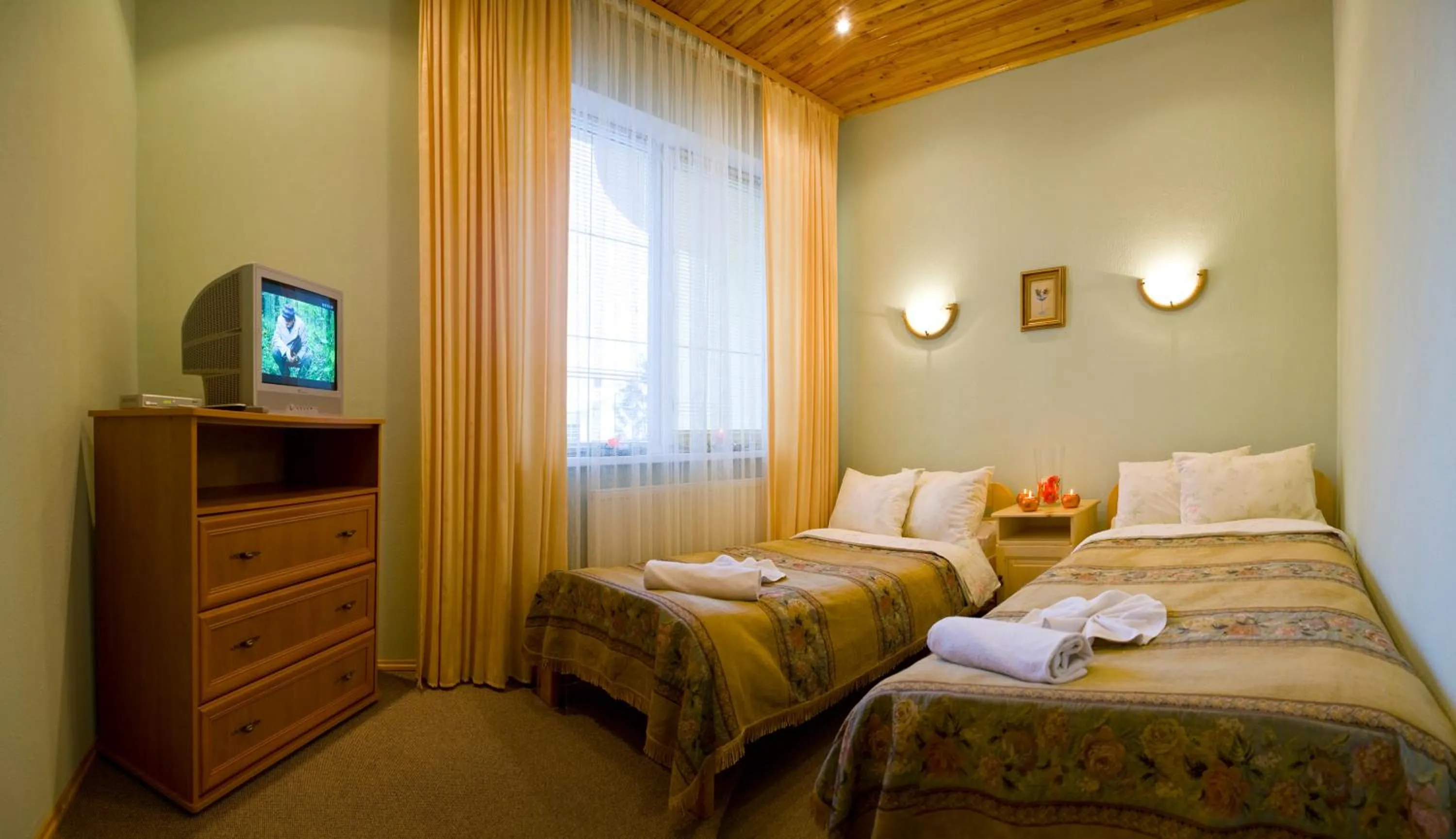 Bedroom, Bed in Oberig