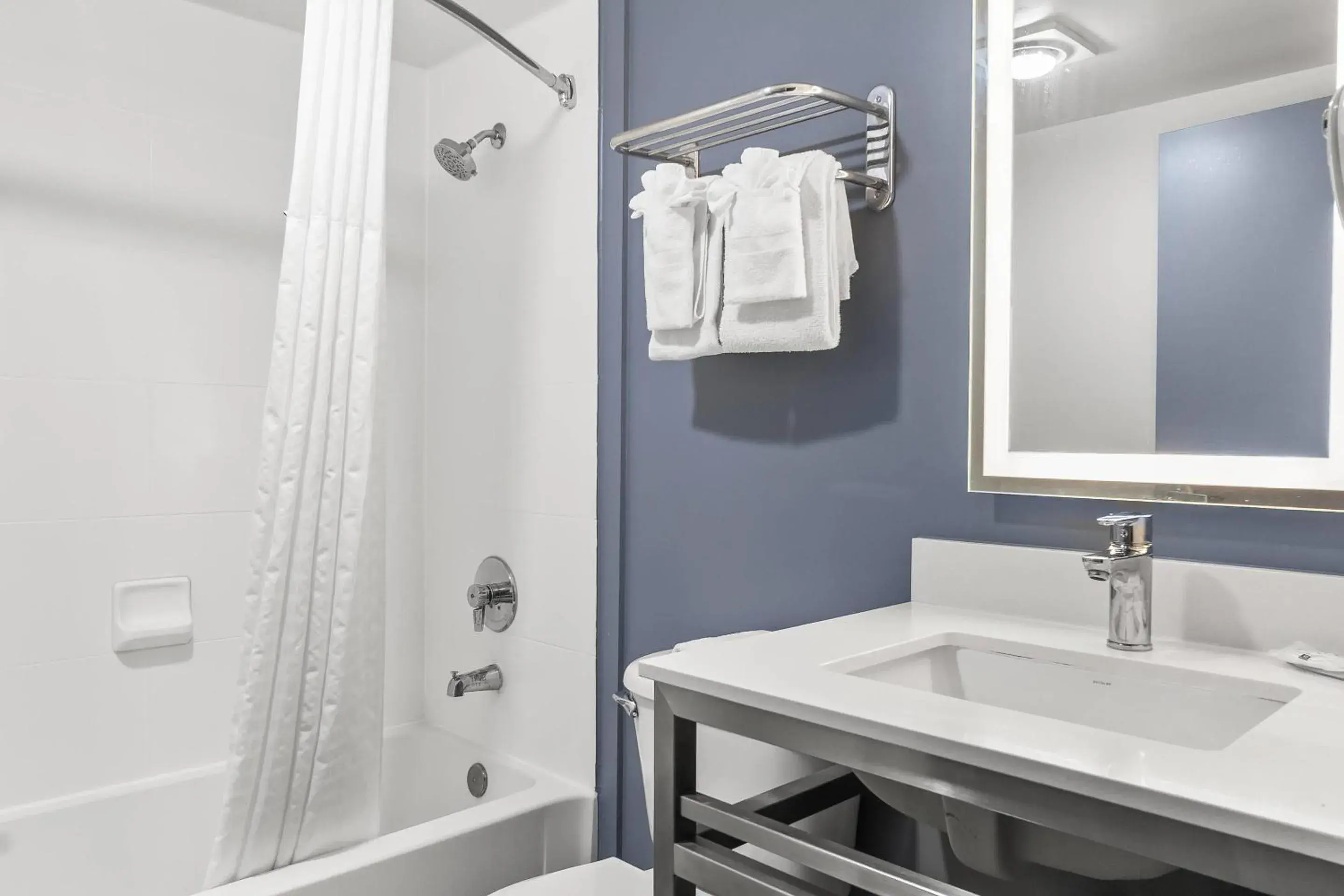 Bedroom in Quality Inn & Suites Nashville - Bellevue Bedroom in Quality Inn & Suites Nashville - Bellevue