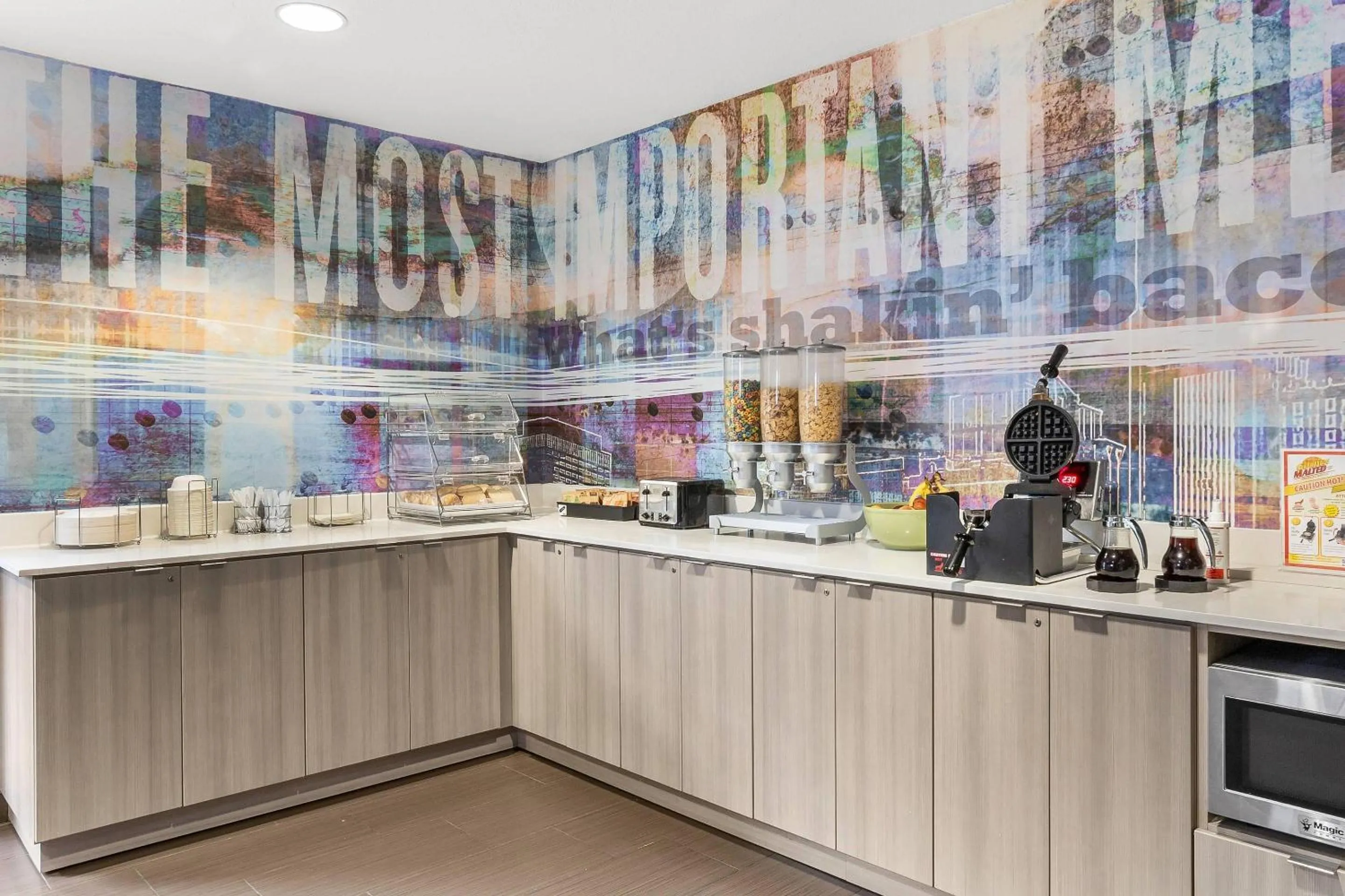 Breakfast in Quality Inn & Suites Nashville - Bellevue