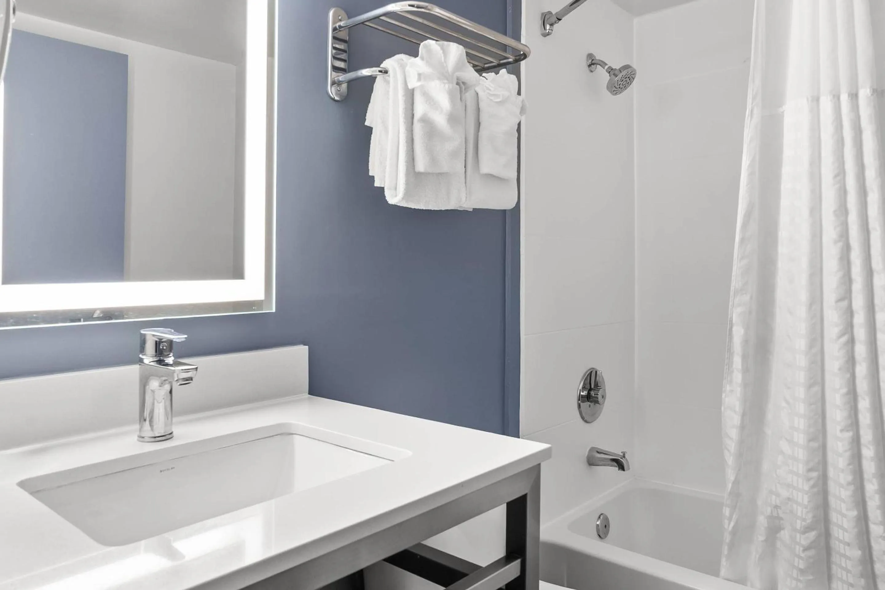 Bedroom in Quality Inn & Suites Nashville - Bellevue