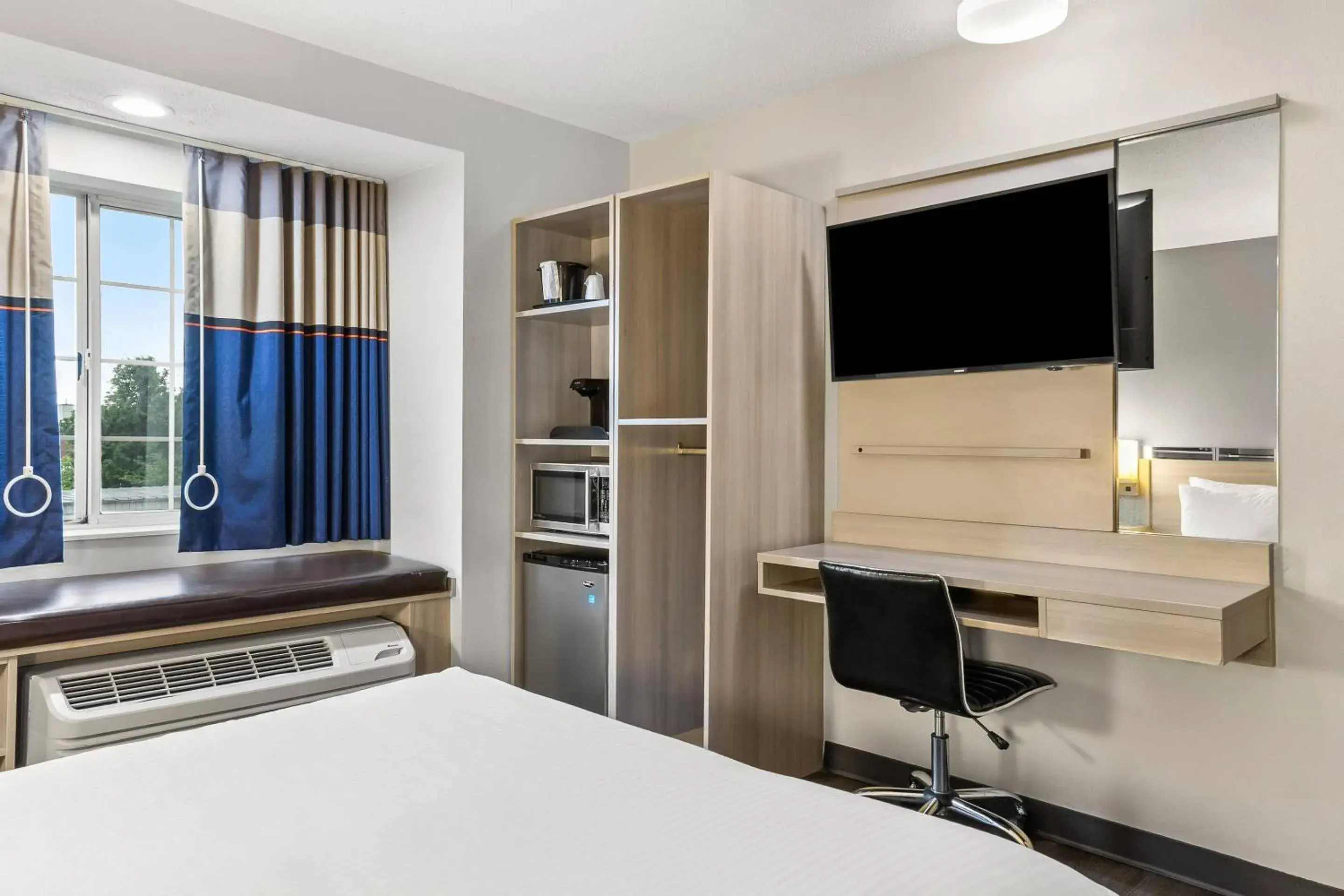 Bedroom, Bed in Quality Inn & Suites Nashville - Bellevue Bedroom, Bed in Quality Inn & Suites Nashville - Bellevue