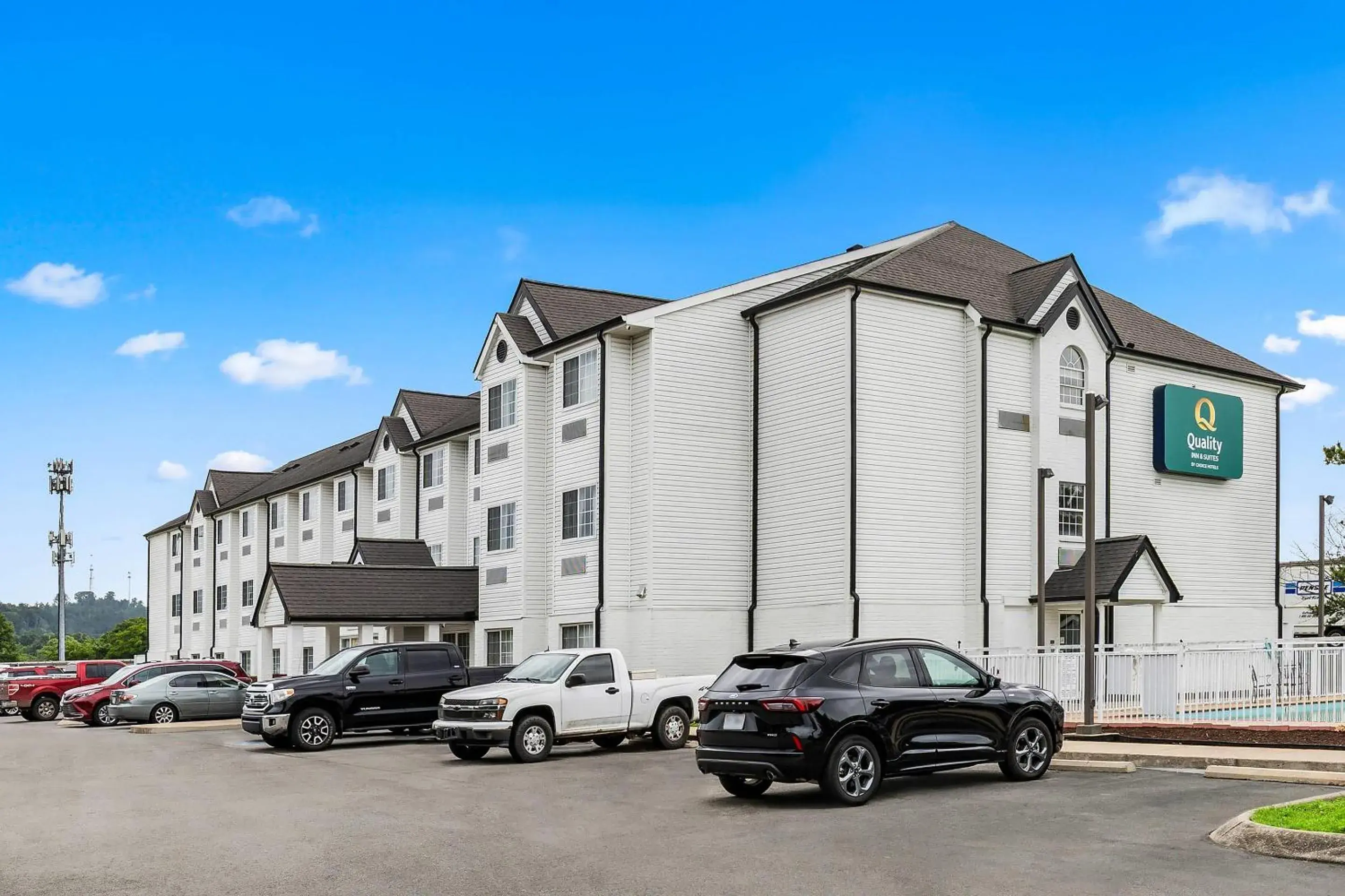 Property building in Quality Inn & Suites Nashville - Bellevue Property building in Quality Inn & Suites Nashville - Bellevue