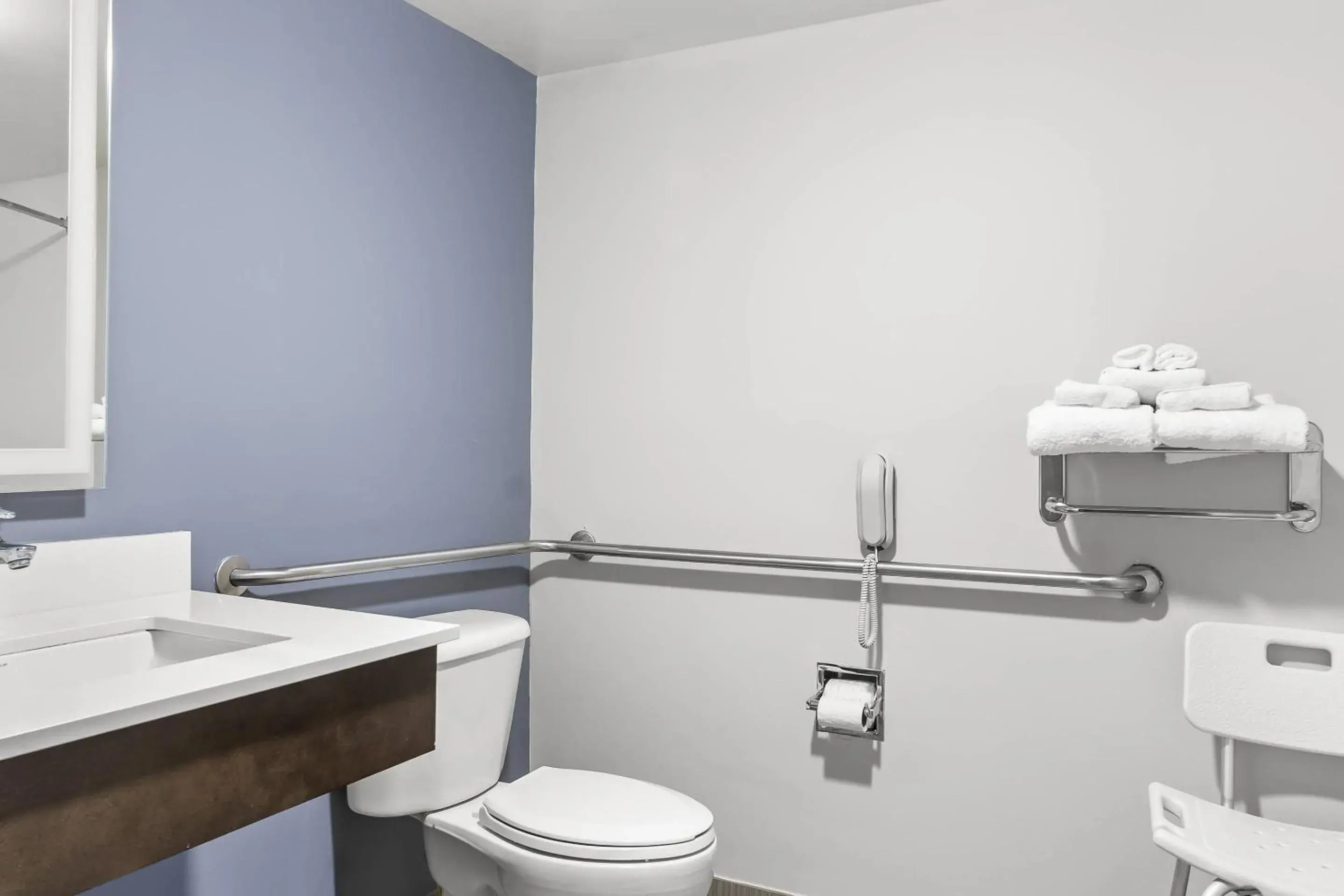 Bedroom in Quality Inn & Suites Nashville - Bellevue Bedroom in Quality Inn & Suites Nashville - Bellevue