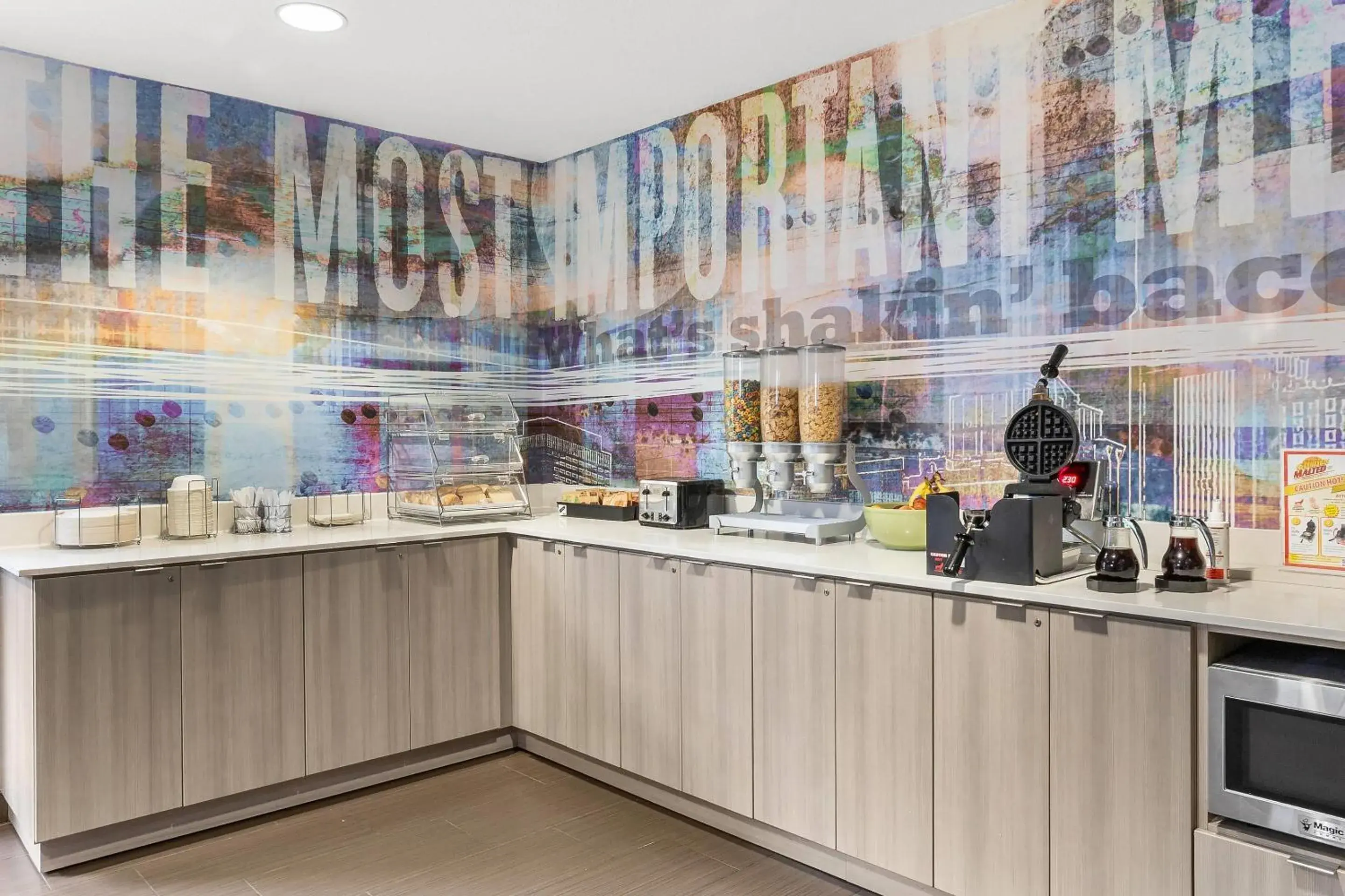 Breakfast in Quality Inn & Suites Nashville - Bellevue Breakfast in Quality Inn & Suites Nashville - Bellevue