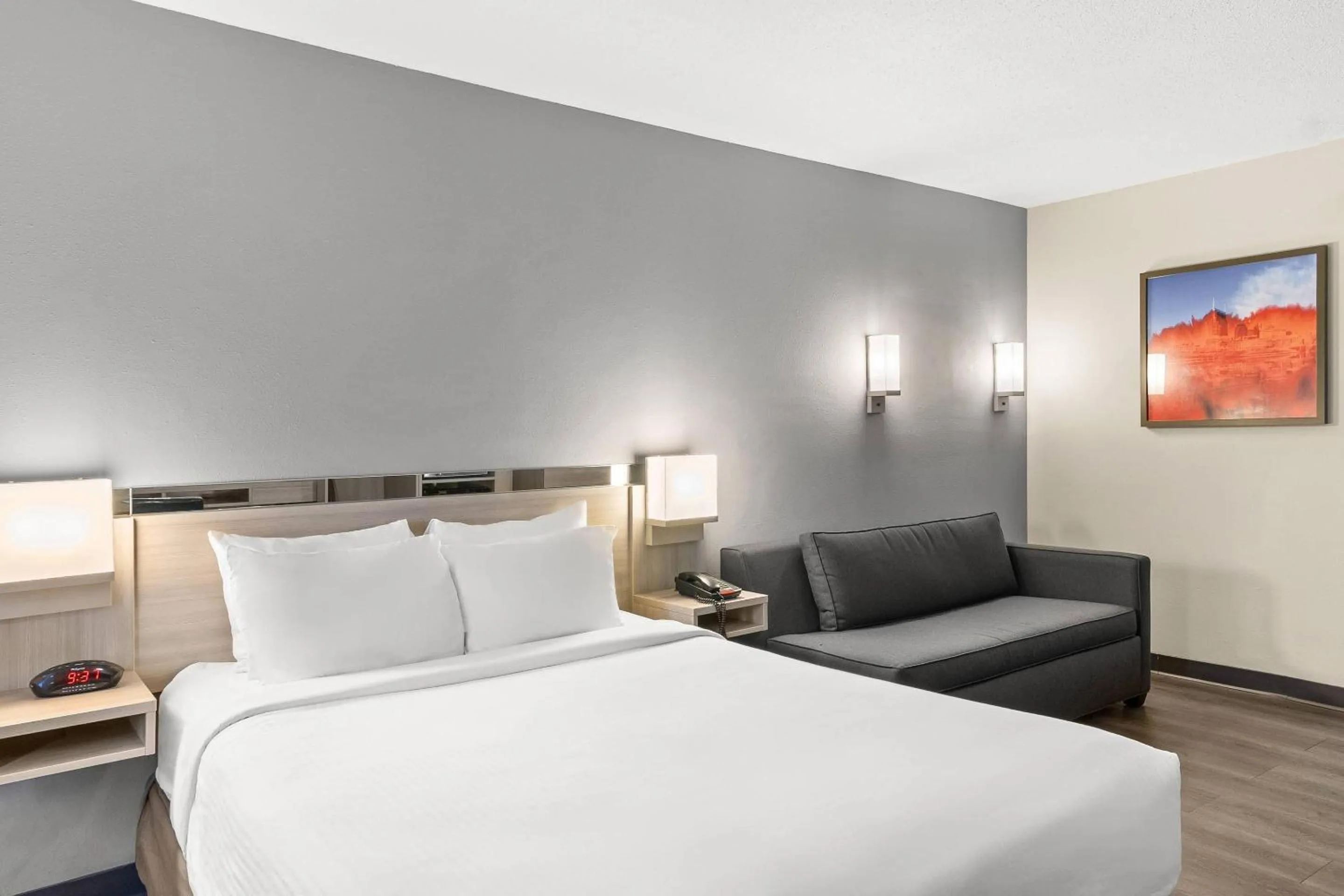 Bedroom, Bed in Quality Inn & Suites Nashville - Bellevue