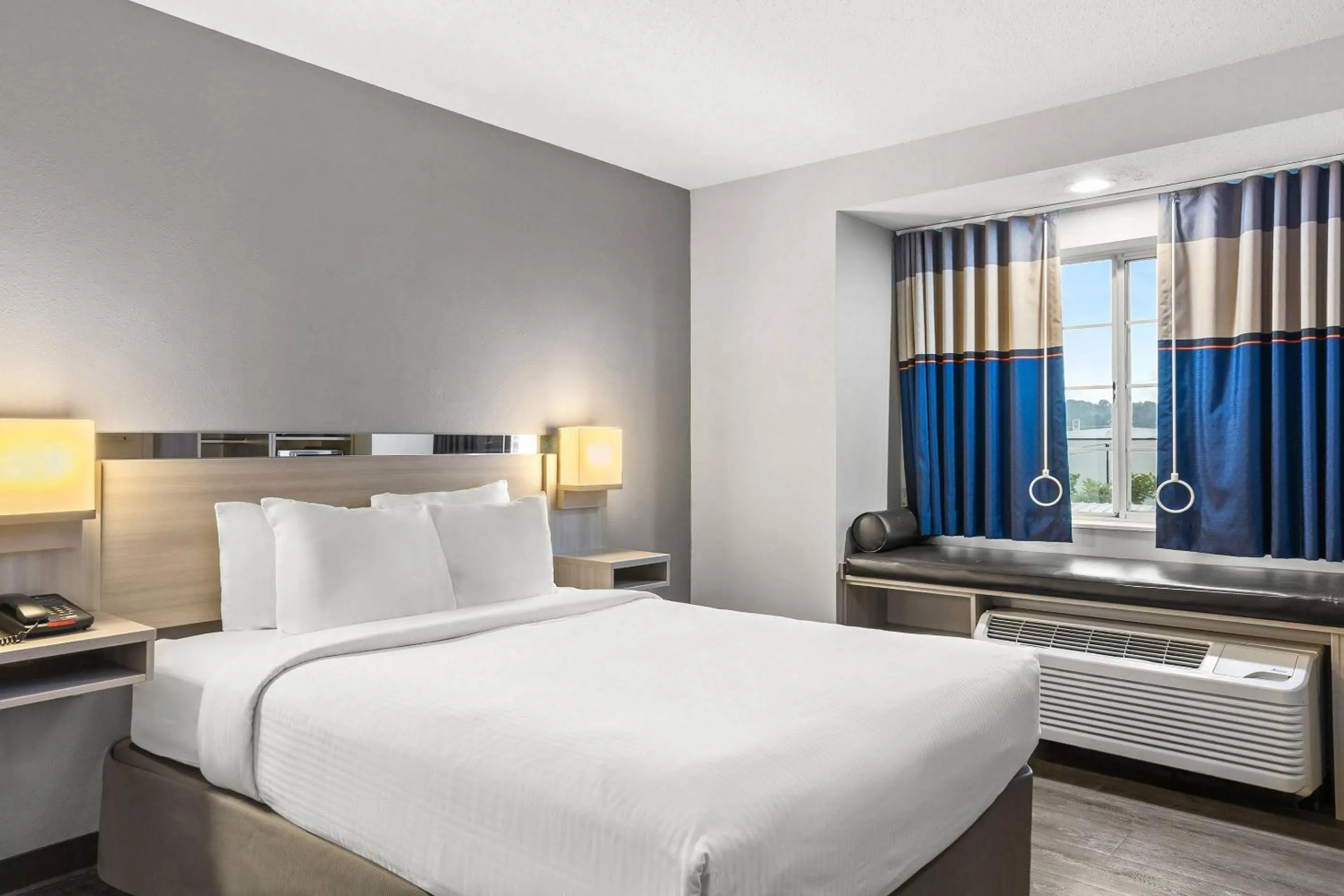 Bedroom, Bed in Quality Inn & Suites Nashville - Bellevue