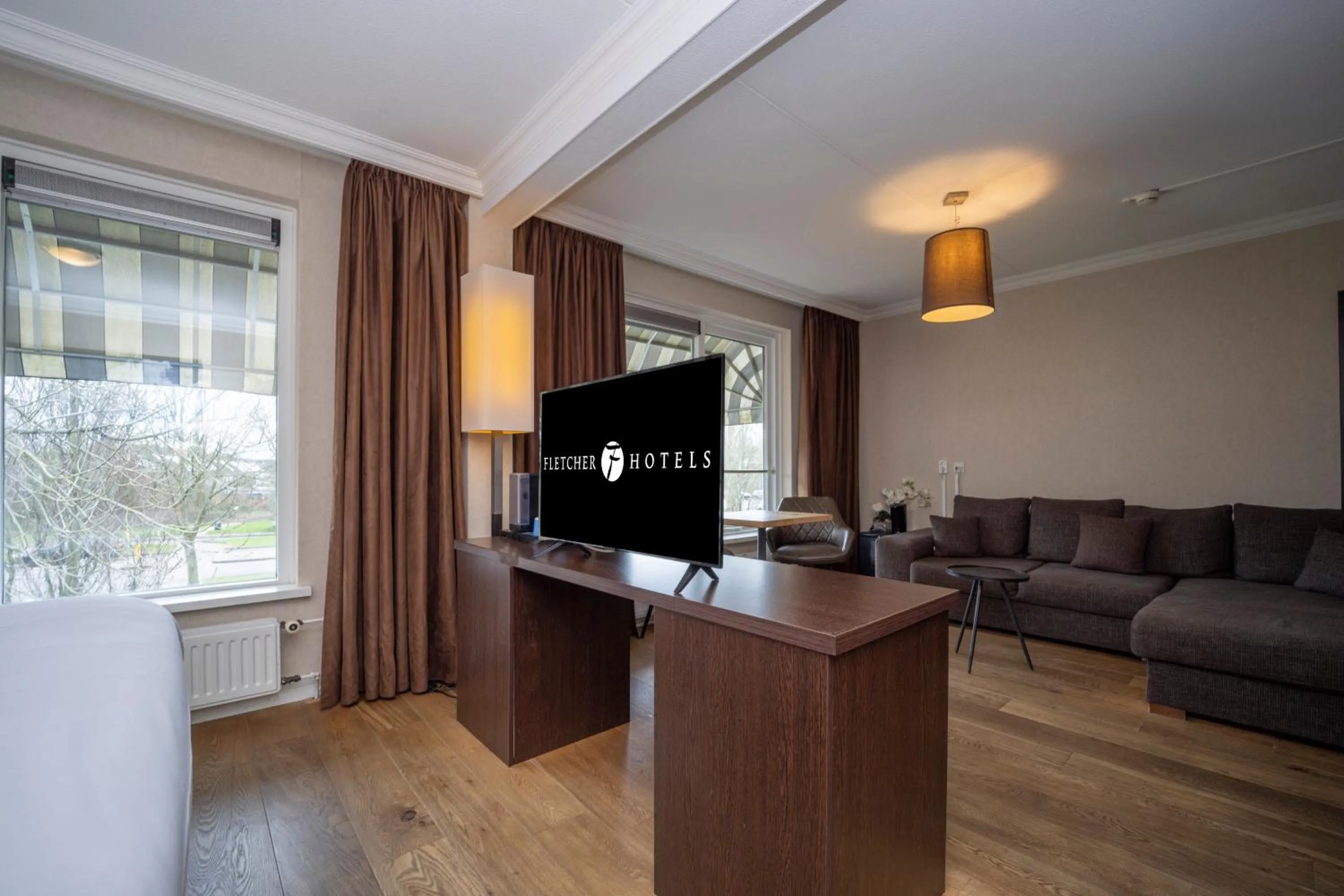 Communal lounge/ TV room in Fletcher Hotel-Restaurant Arneville-Middelburg