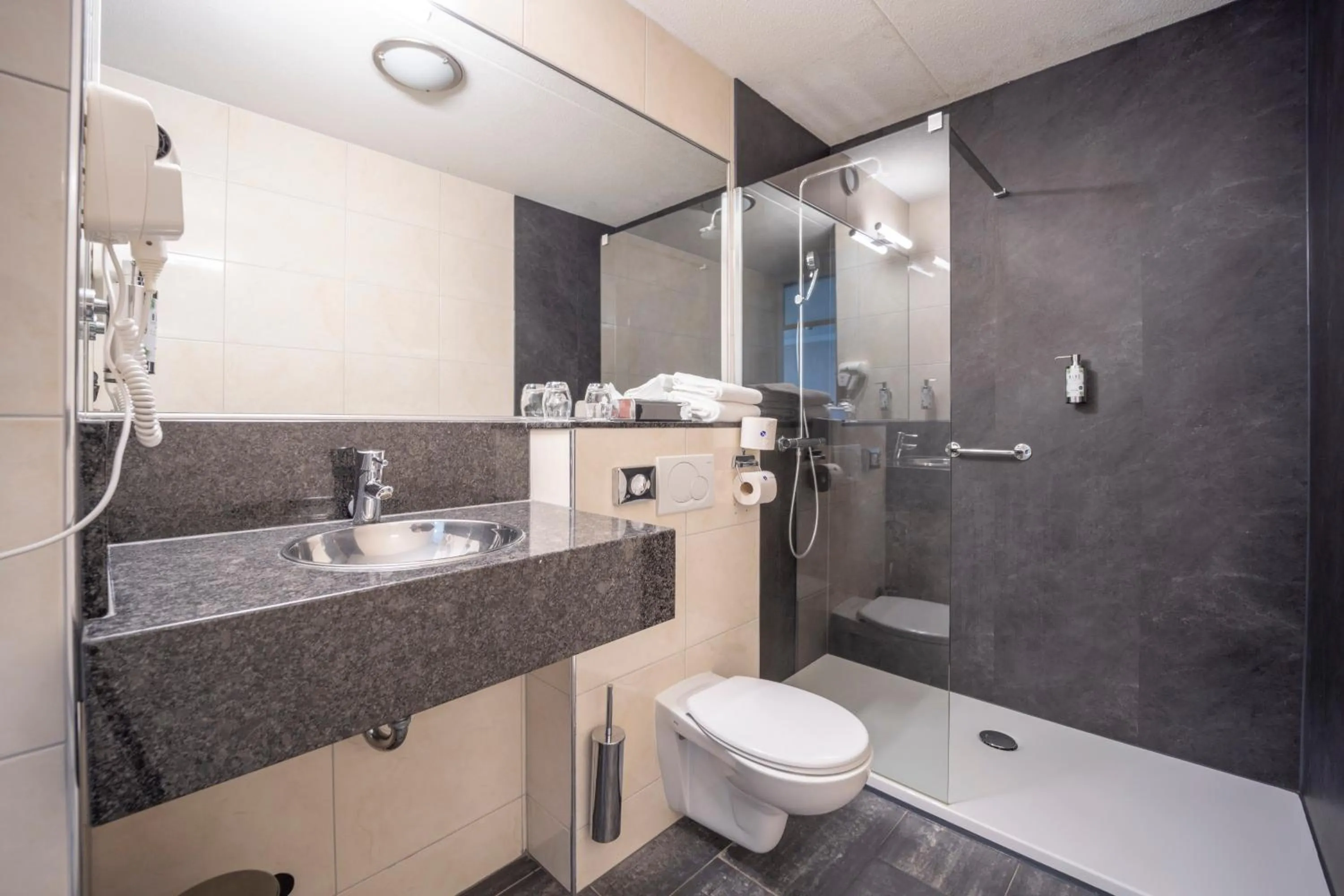 Shower in Fletcher Hotel-Restaurant Arneville-Middelburg
