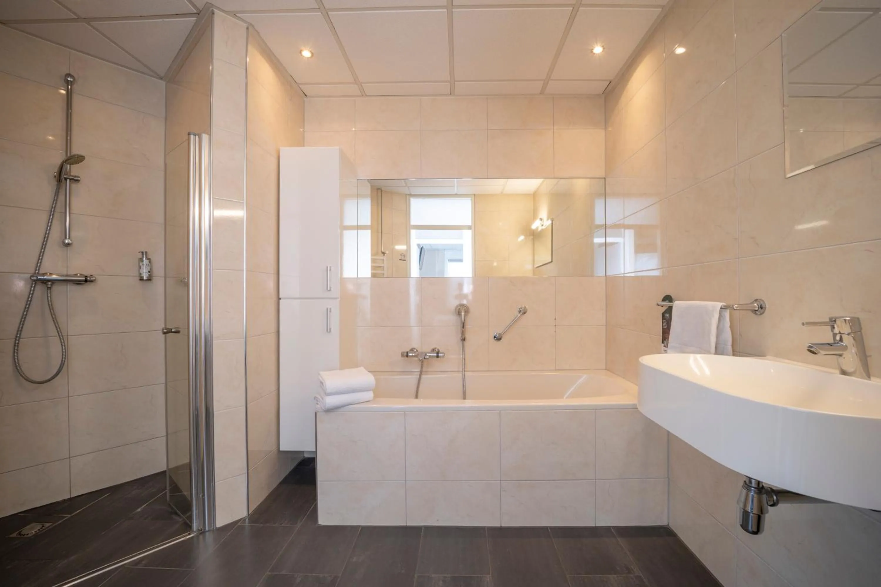 Bathroom in Fletcher Hotel-Restaurant Arneville-Middelburg