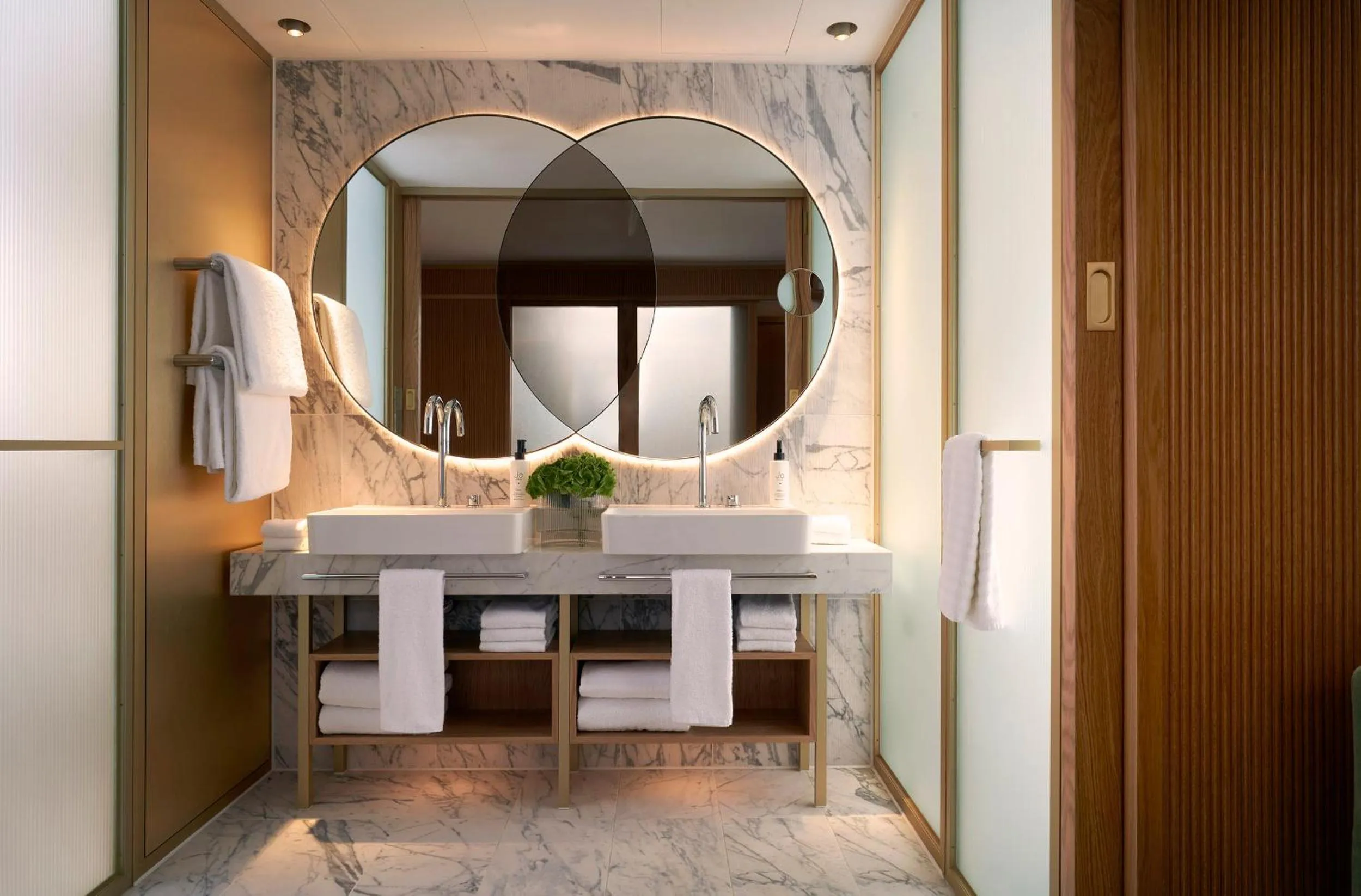 Executive King in The BoTree London, Curio Collection by Hilton