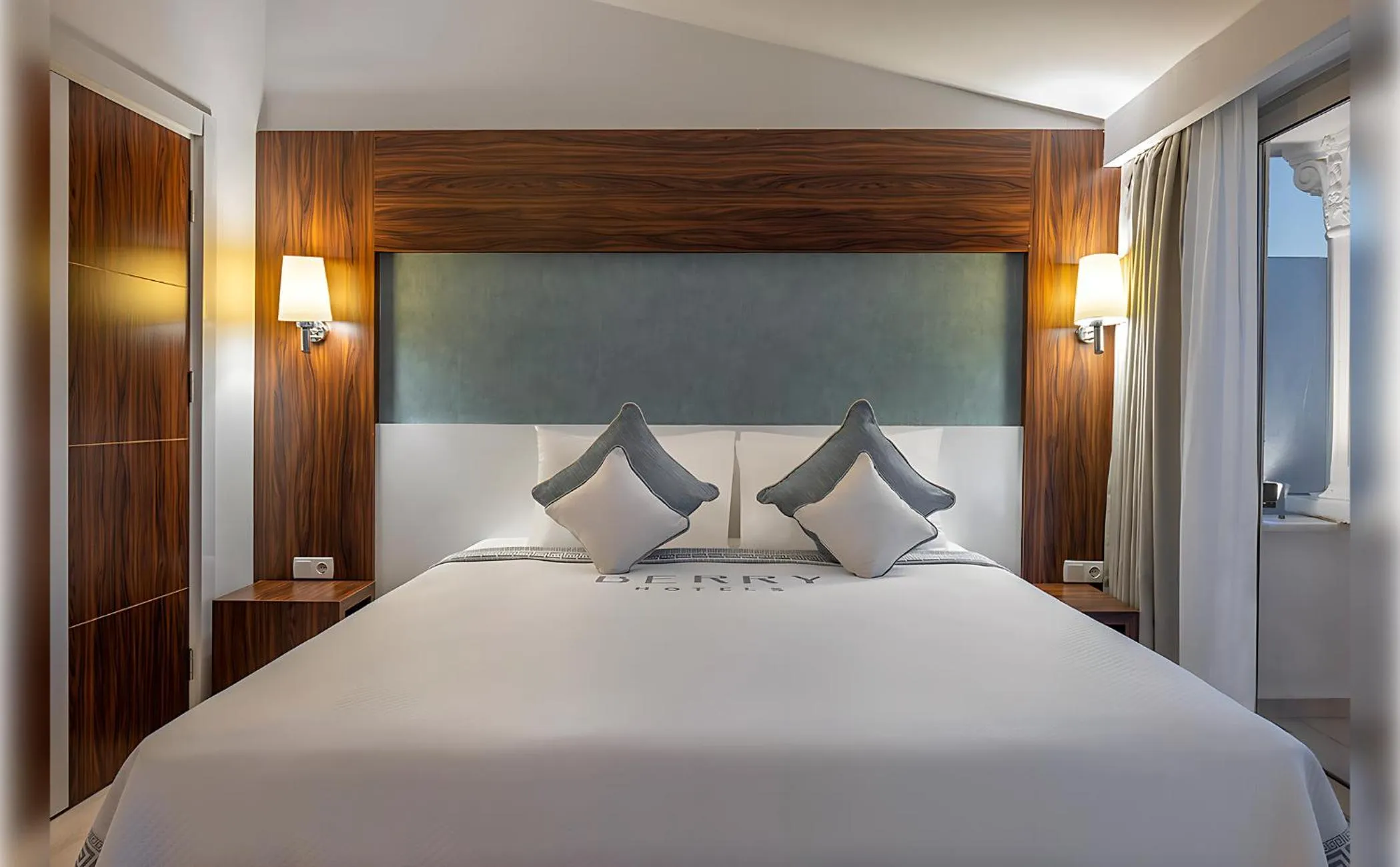 Photo of the whole room, Bed in Berry Blue Hotels