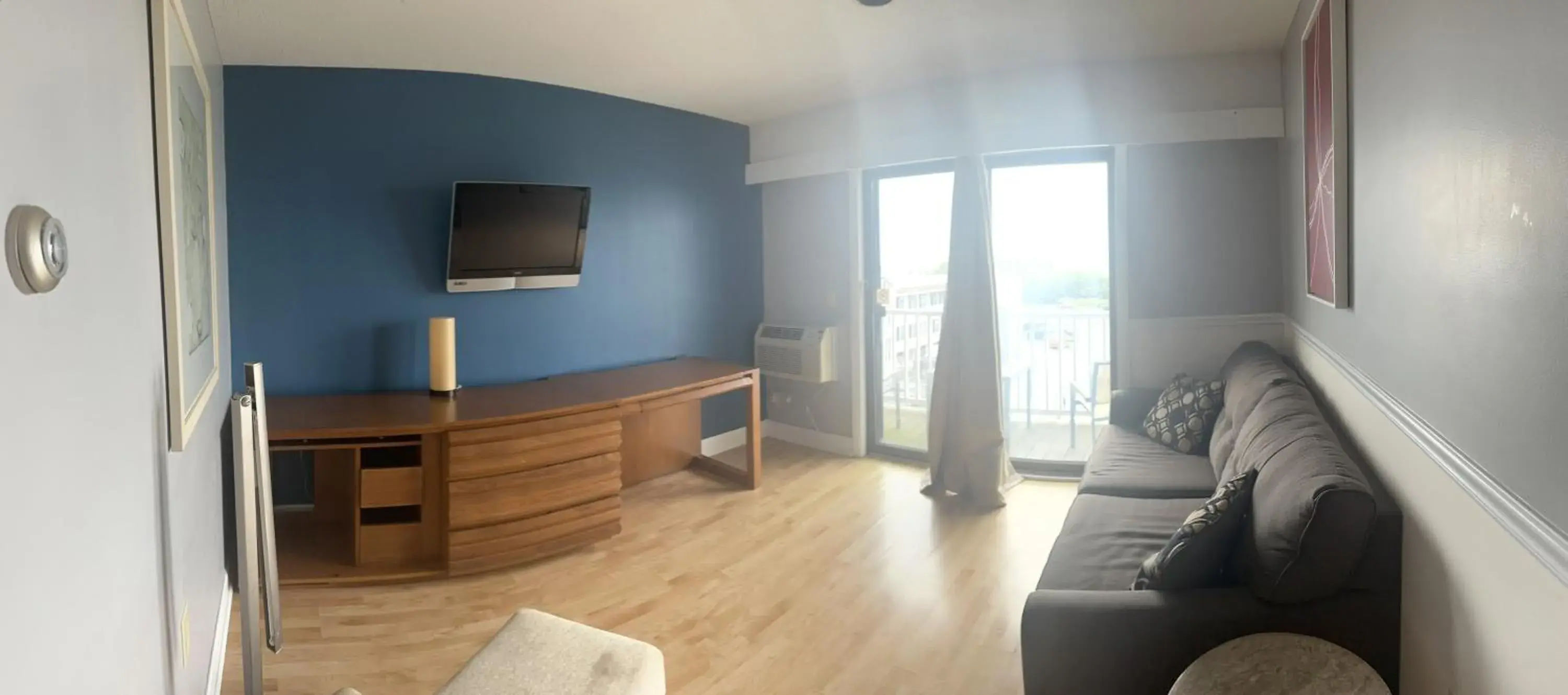 Suite with Balcony in Trade Winds on the Bay Suite with Balcony in Trade Winds on the Bay