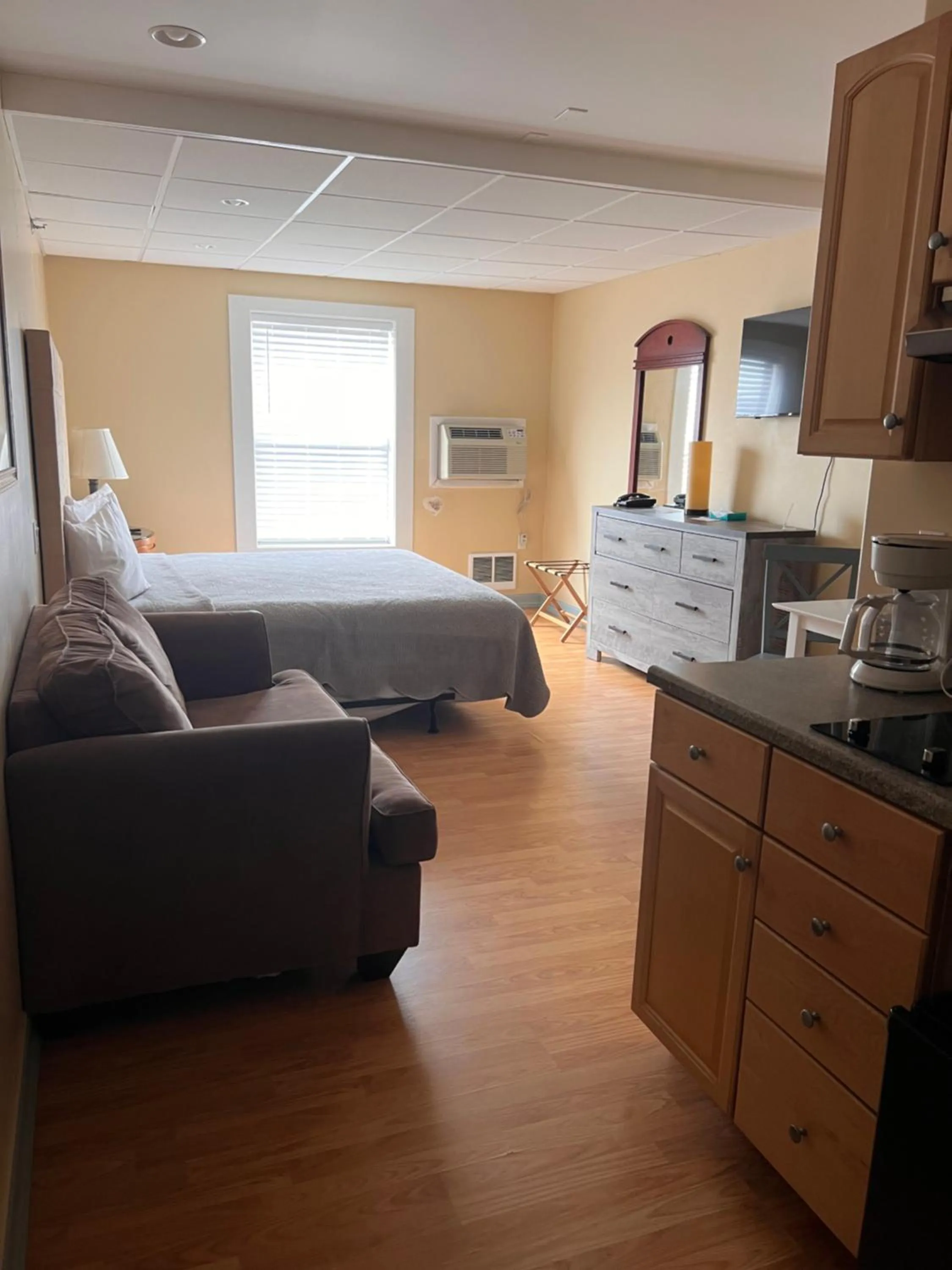 Bed in Trade Winds on the Bay