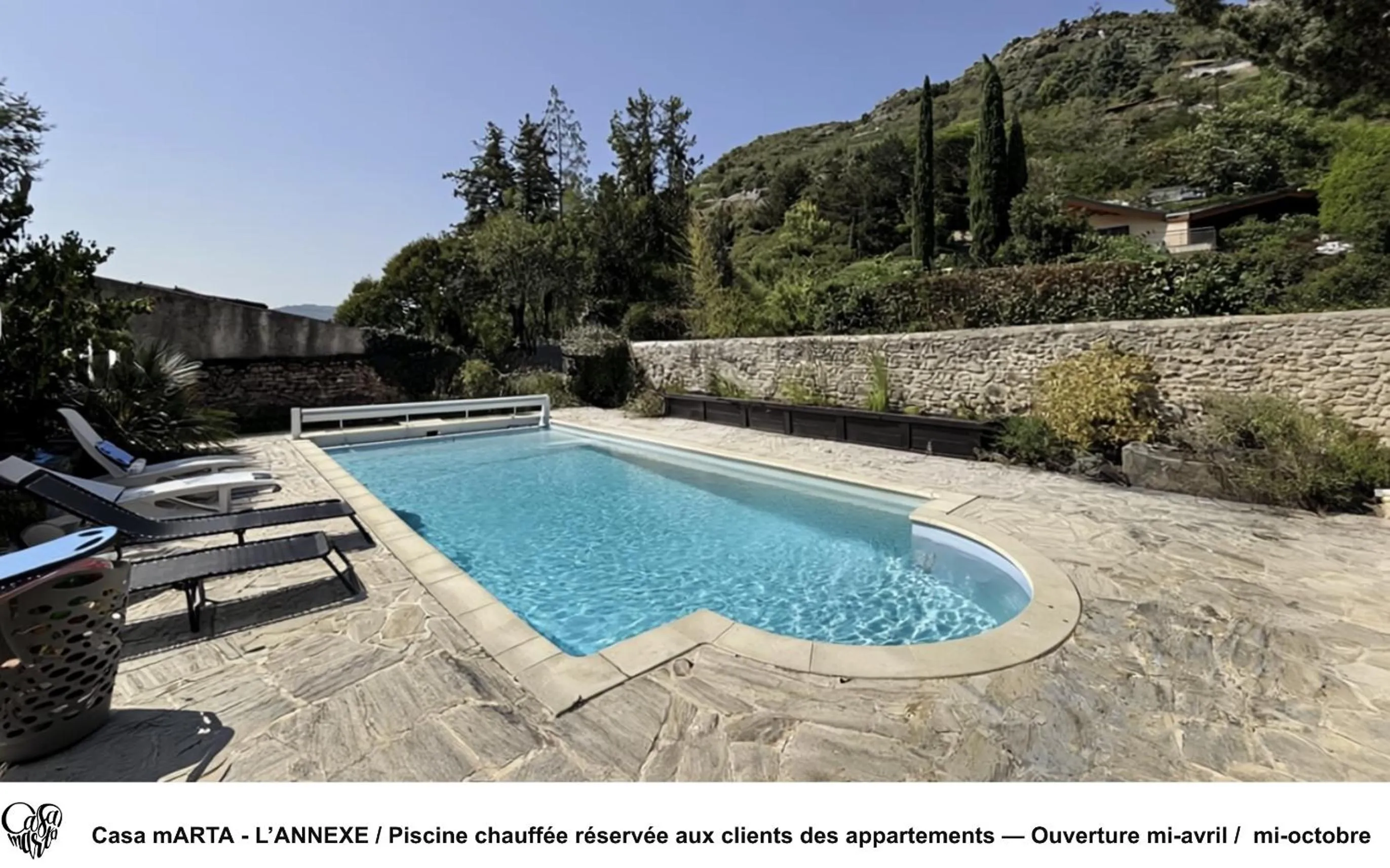 Swimming pool in Casa mARTa : Suites, terrasses et vue panoramique