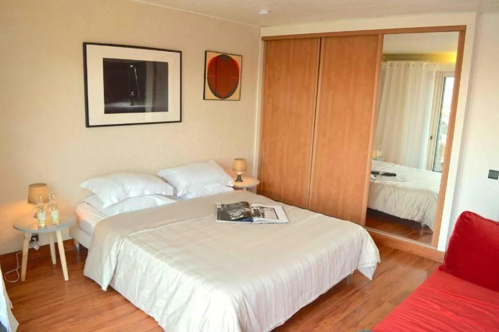 Bedroom, Bed in Casa mARTa : Suites, terrasses et vue panoramique