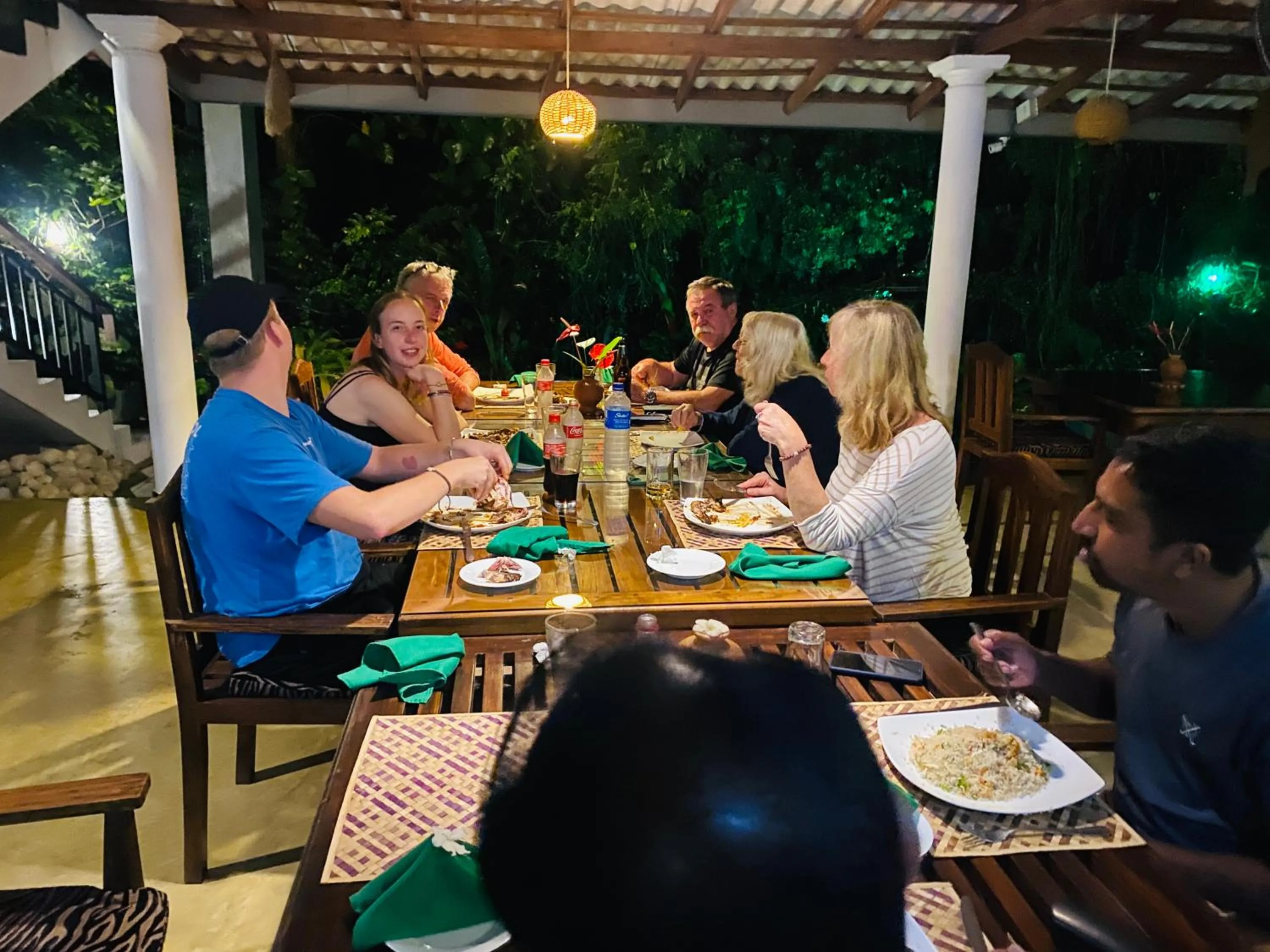 Restaurant/places to eat in Nature House