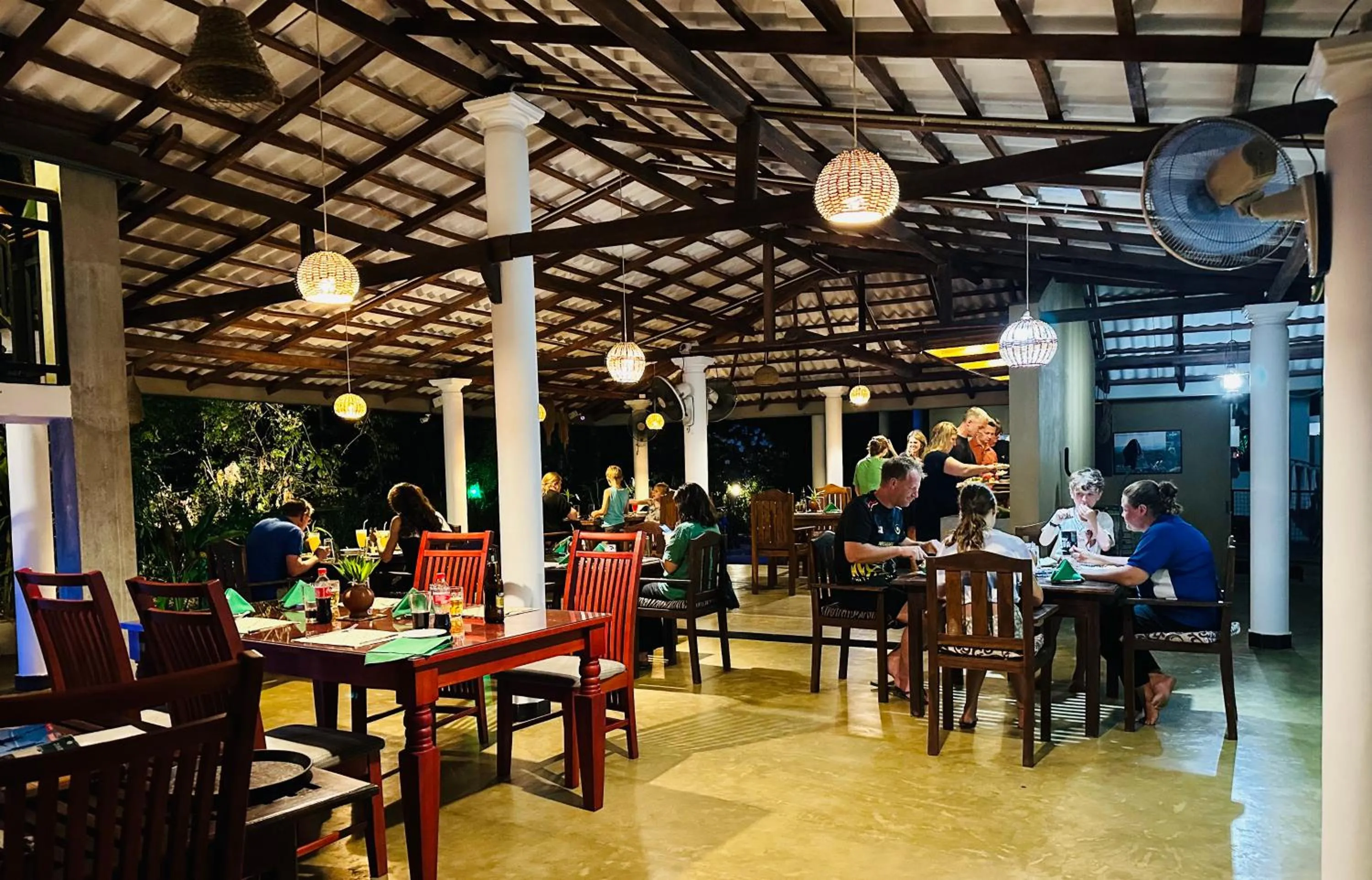Restaurant/places to eat in Nature House