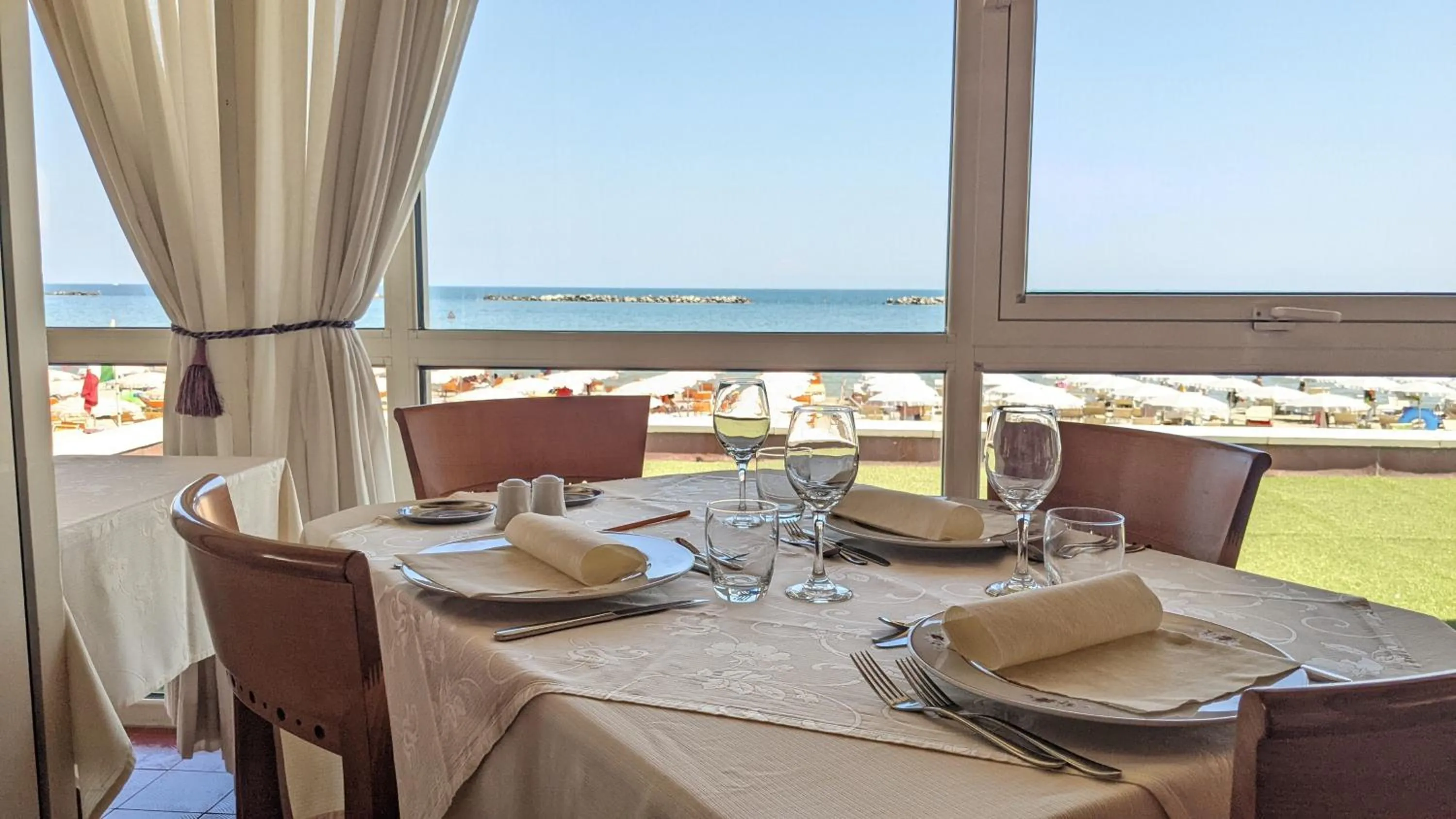 Restaurant/places to eat in Hotel Sporting