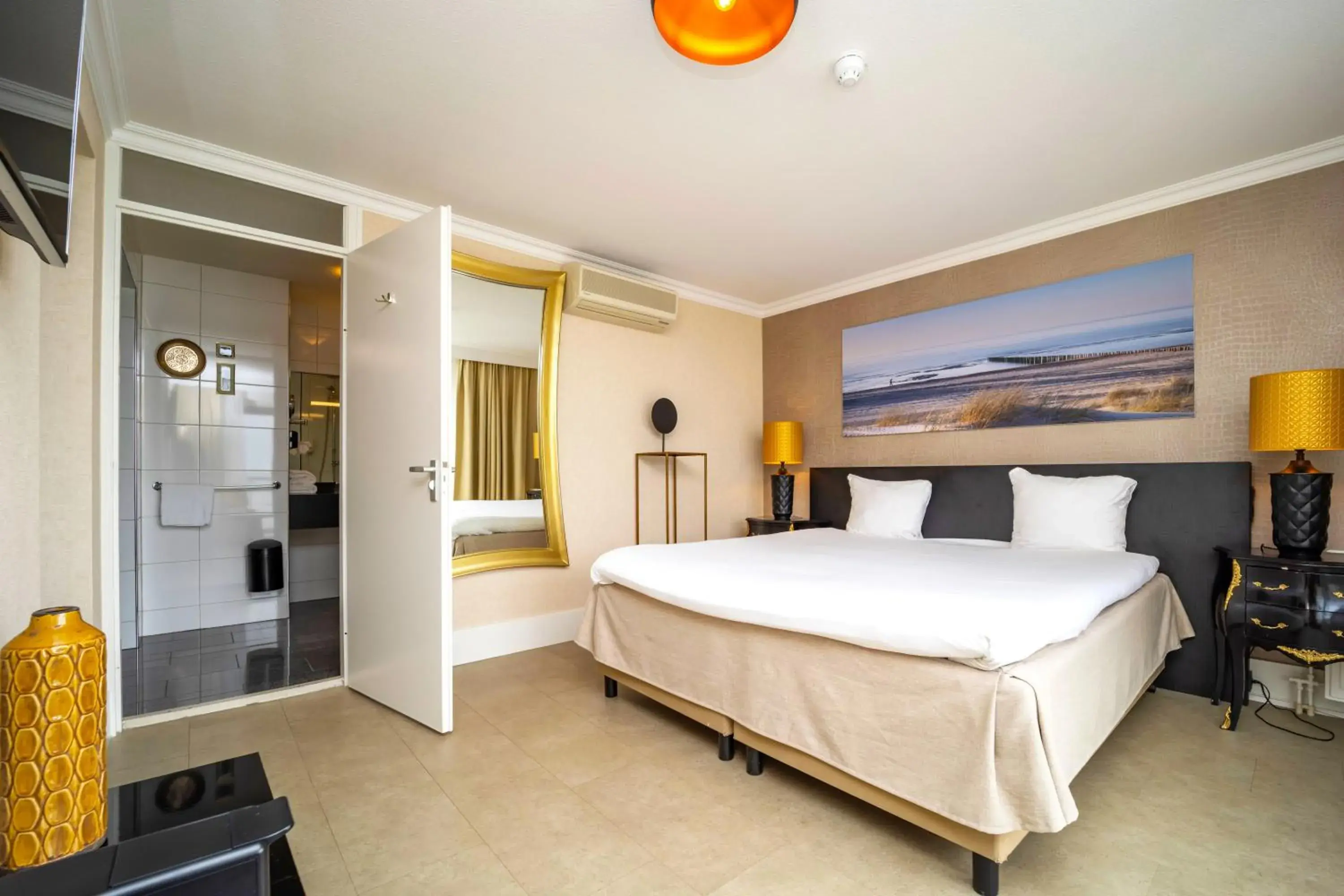 Bedroom, Bed in Fletcher Hotel-Restaurant Arion-Vlissingen Bedroom, Bed in Fletcher Hotel-Restaurant Arion-Vlissingen