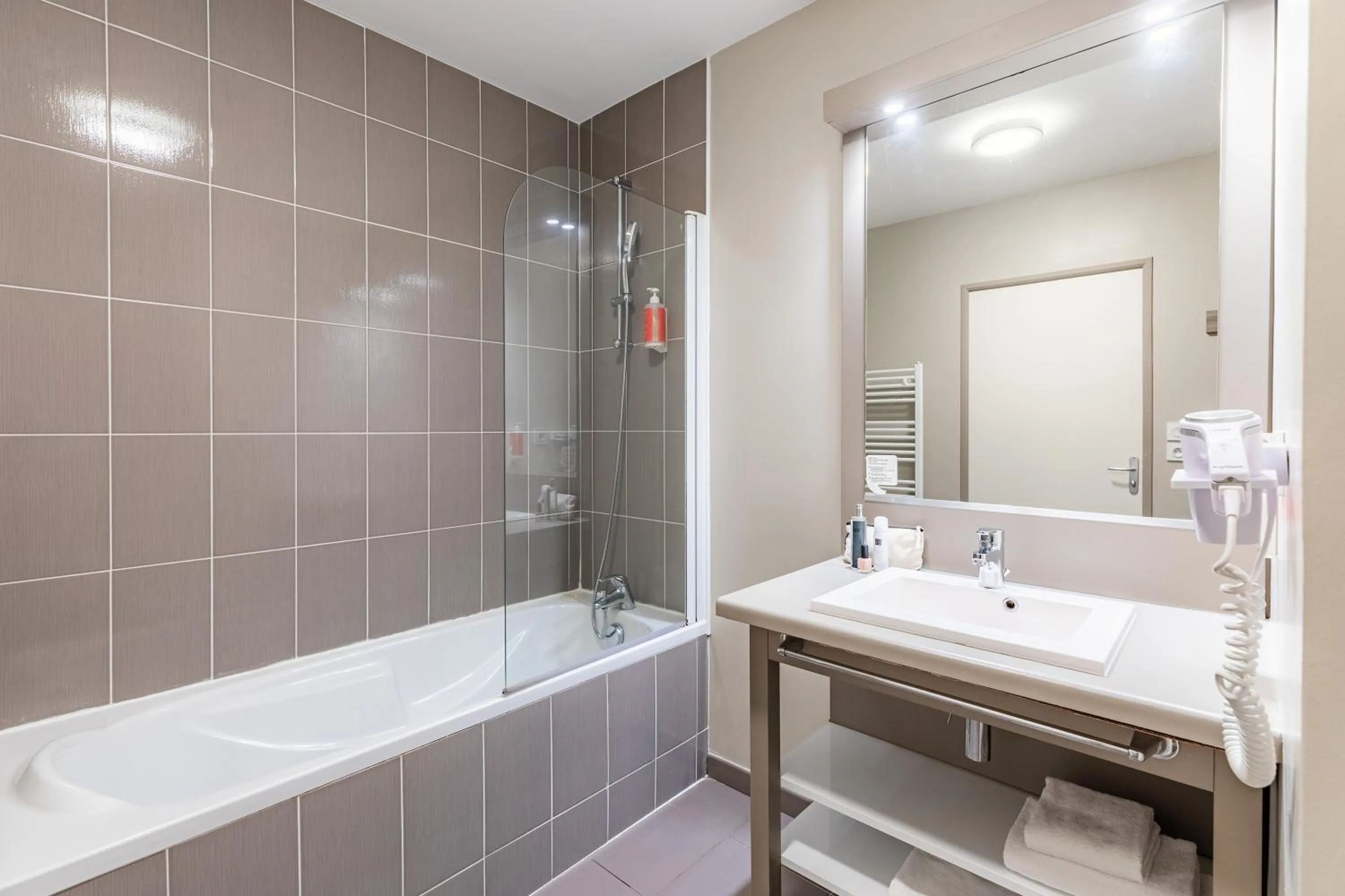 Bathroom in Appart’City Confort Rennes – Cesson Sévigné