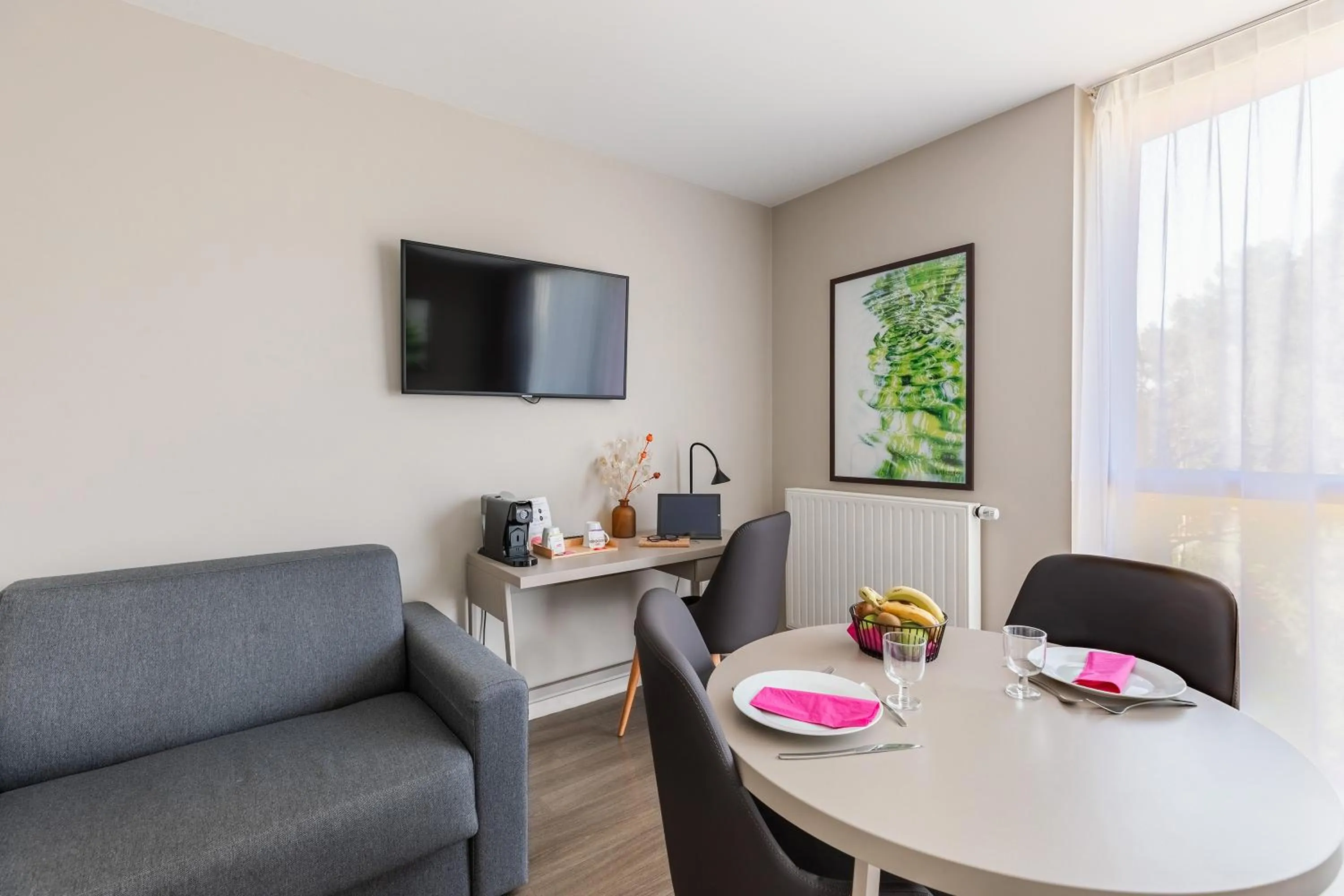 TV and multimedia in Appart’City Confort Rennes – Cesson Sévigné