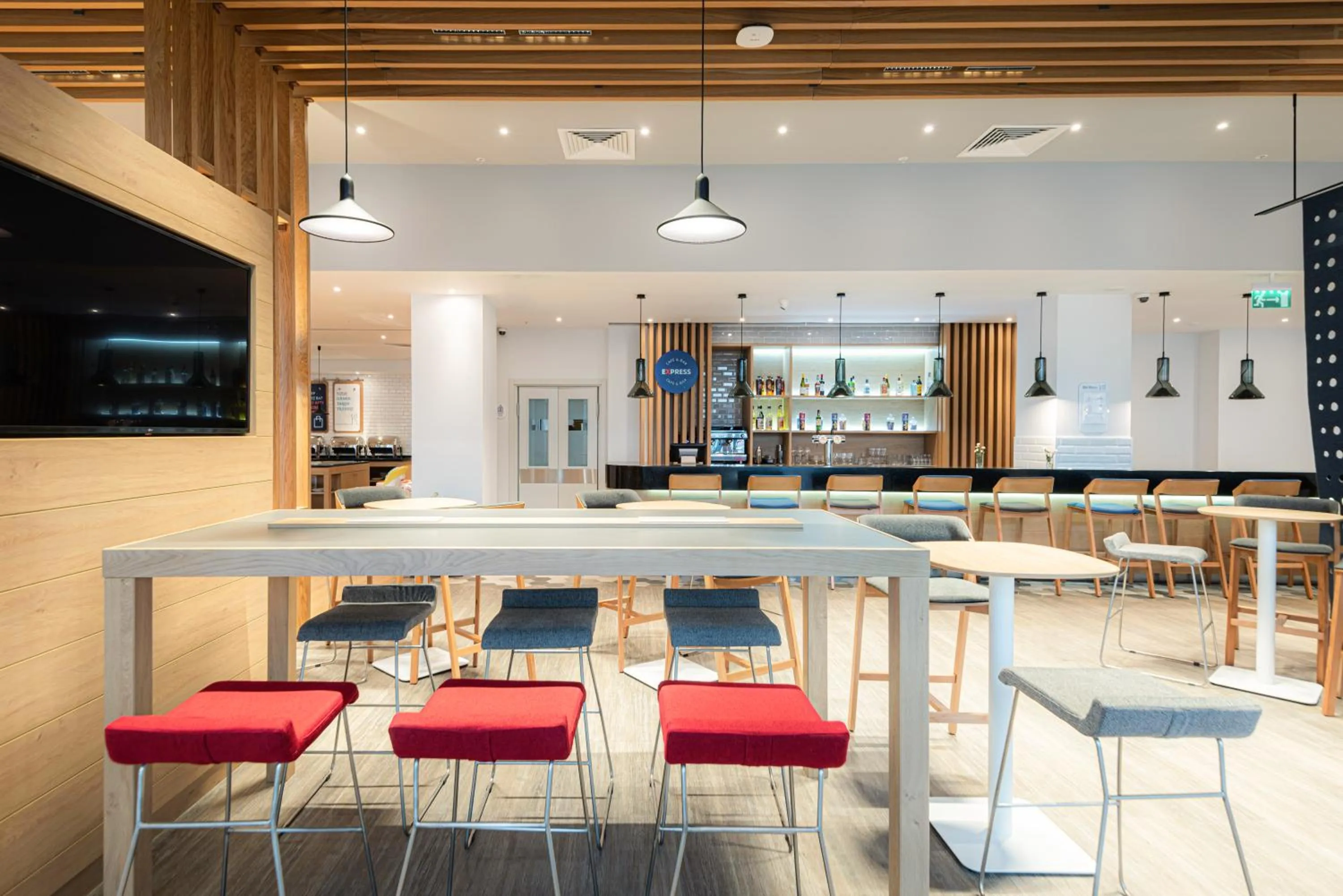 TV and multimedia in Holiday Inn Express - Astana - Turan by IHG