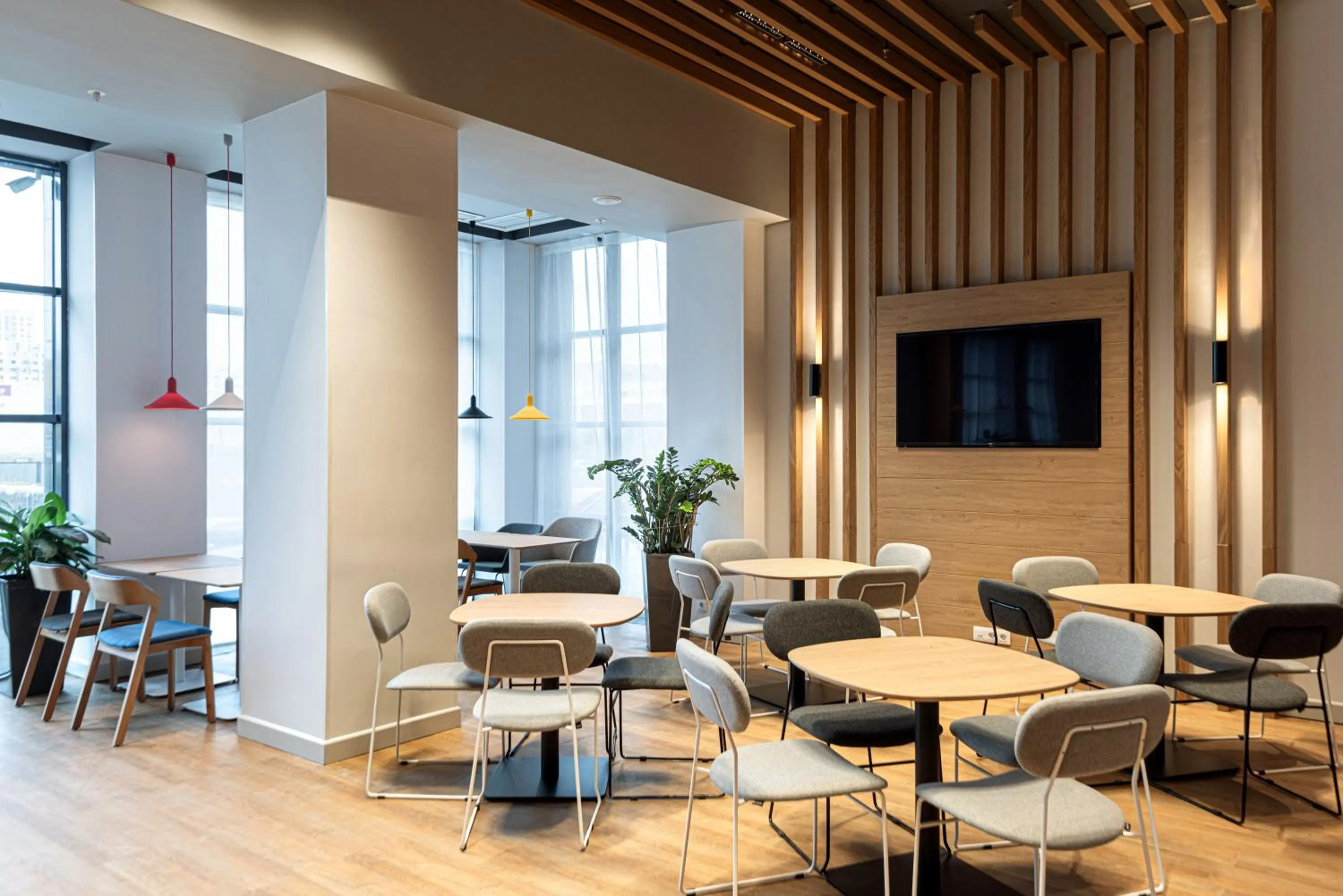 Restaurant/places to eat in Holiday Inn Express - Astana - Turan by IHG