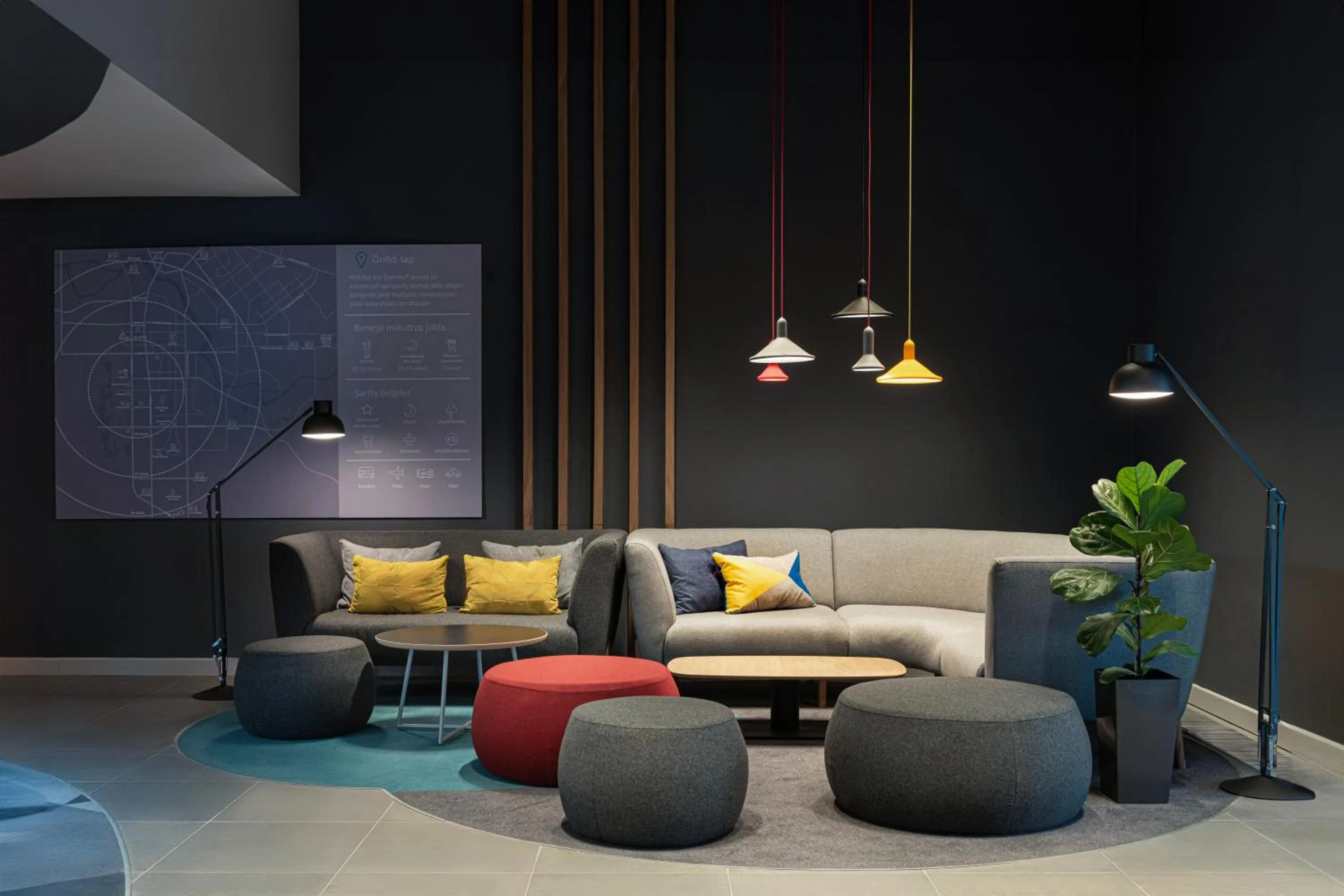 Communal lounge/ TV room in Holiday Inn Express - Astana - Turan by IHG