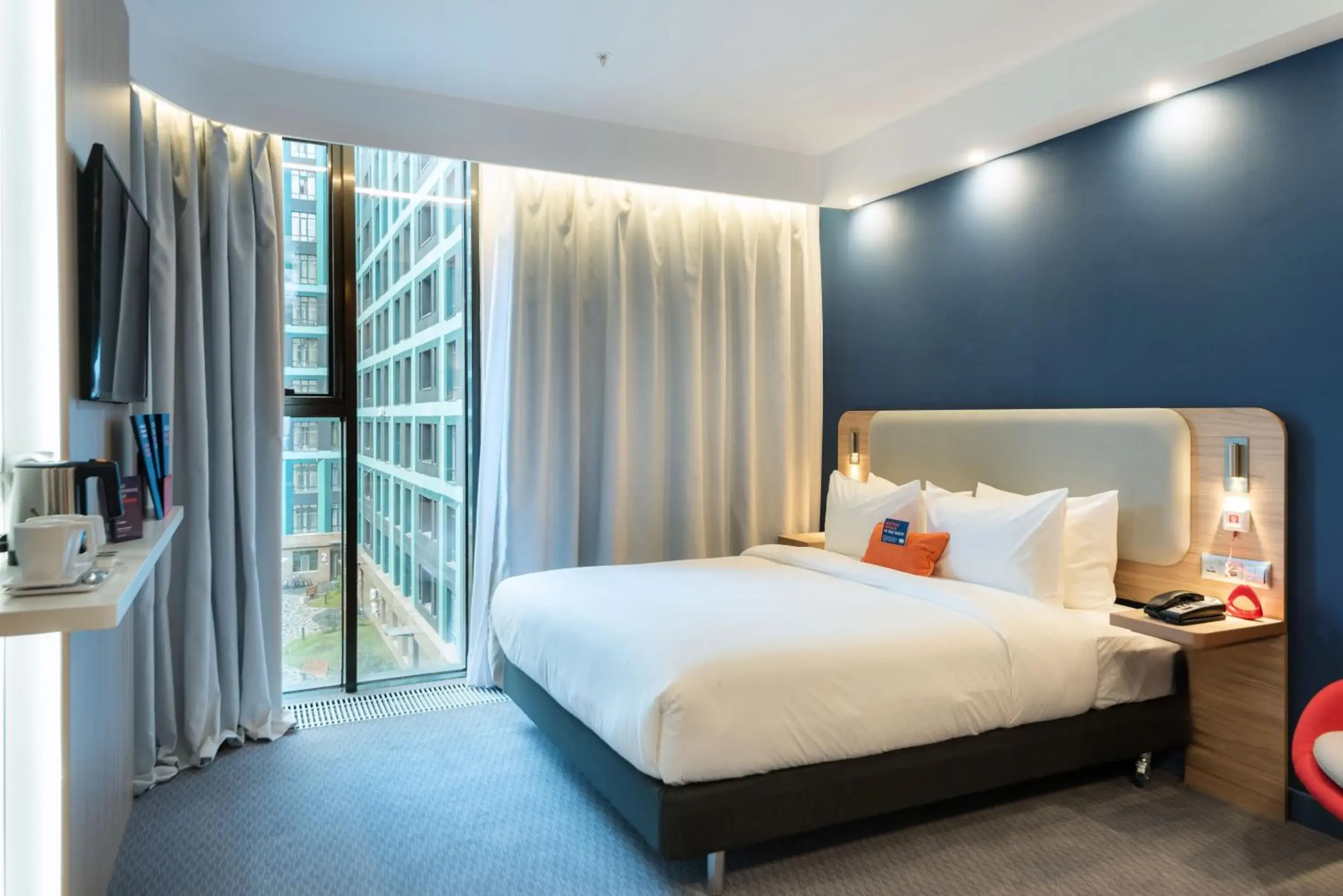 Photo of the whole room, Bed in Holiday Inn Express - Astana - Turan by IHG Photo of the whole room, Bed in Holiday Inn Express - Astana - Turan by IHG